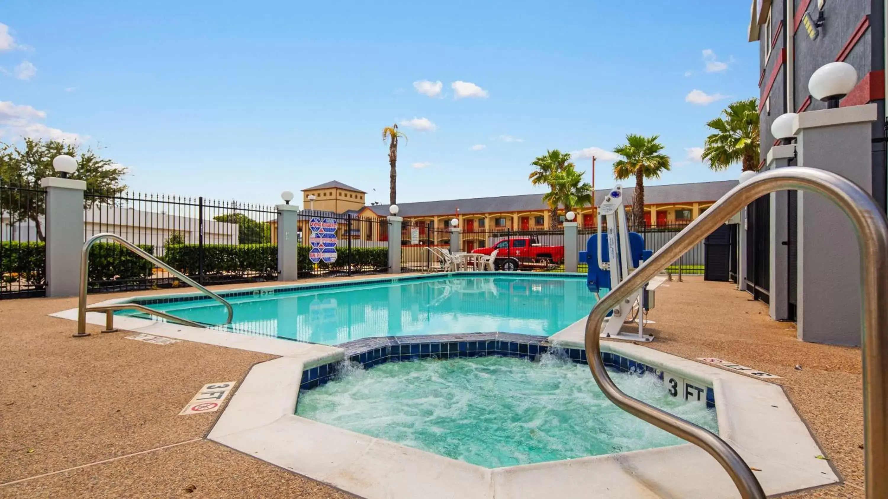 On site, Swimming Pool in Best Western Plus Northwest Inn and Suites Houston