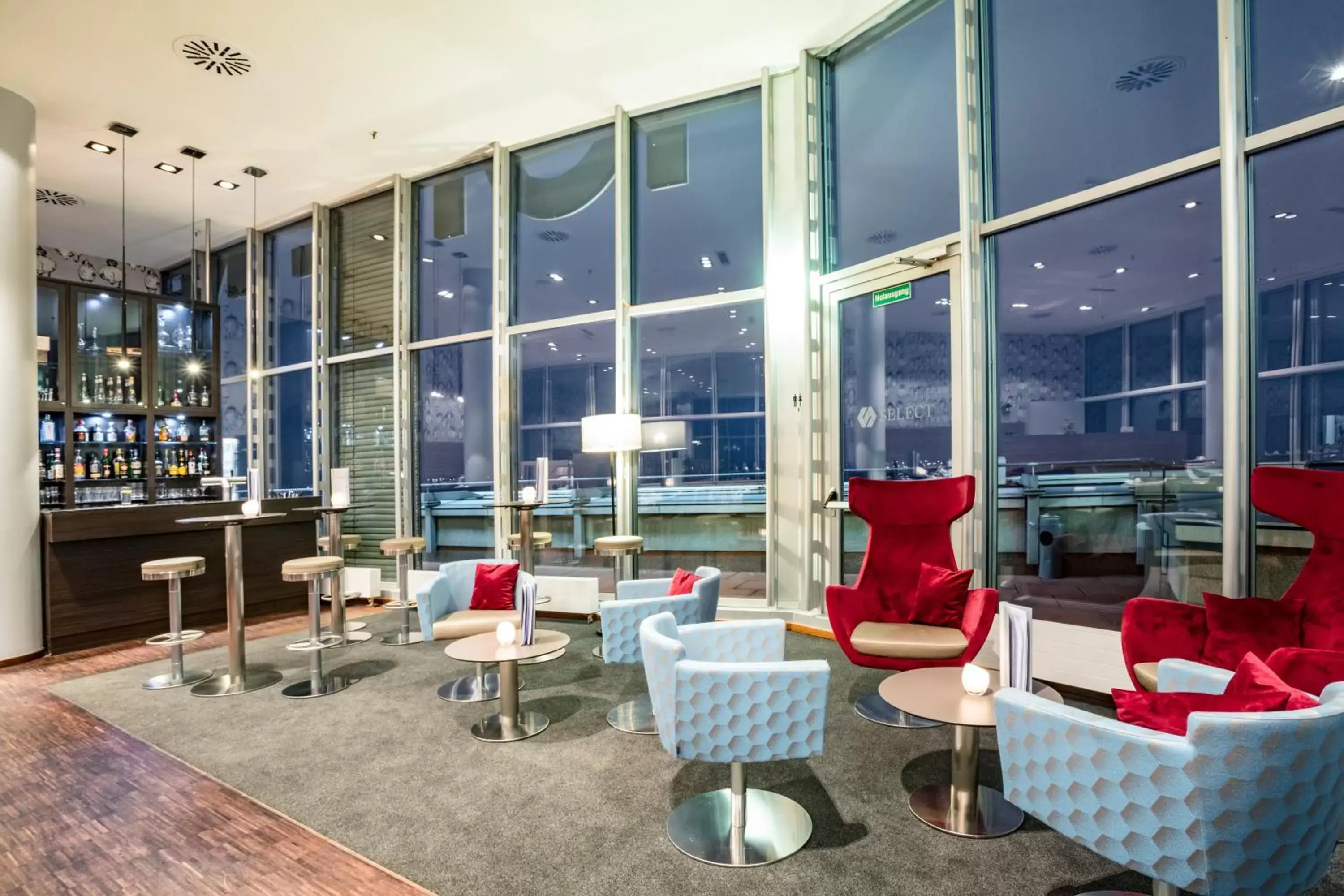 Lounge or bar, Restaurant/Places to Eat in Select Hotel Berlin Spiegelturm