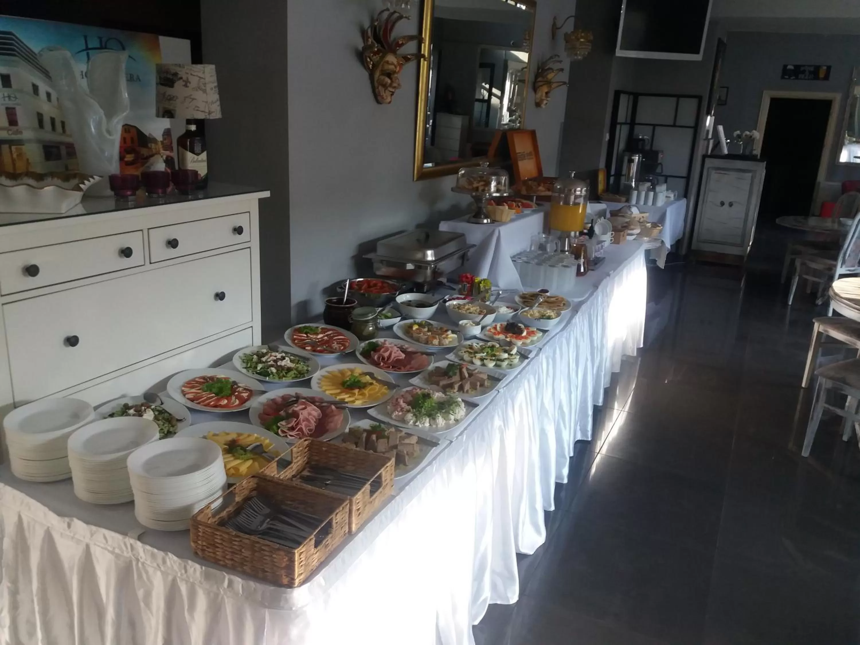 Breakfast in Hotel Opera