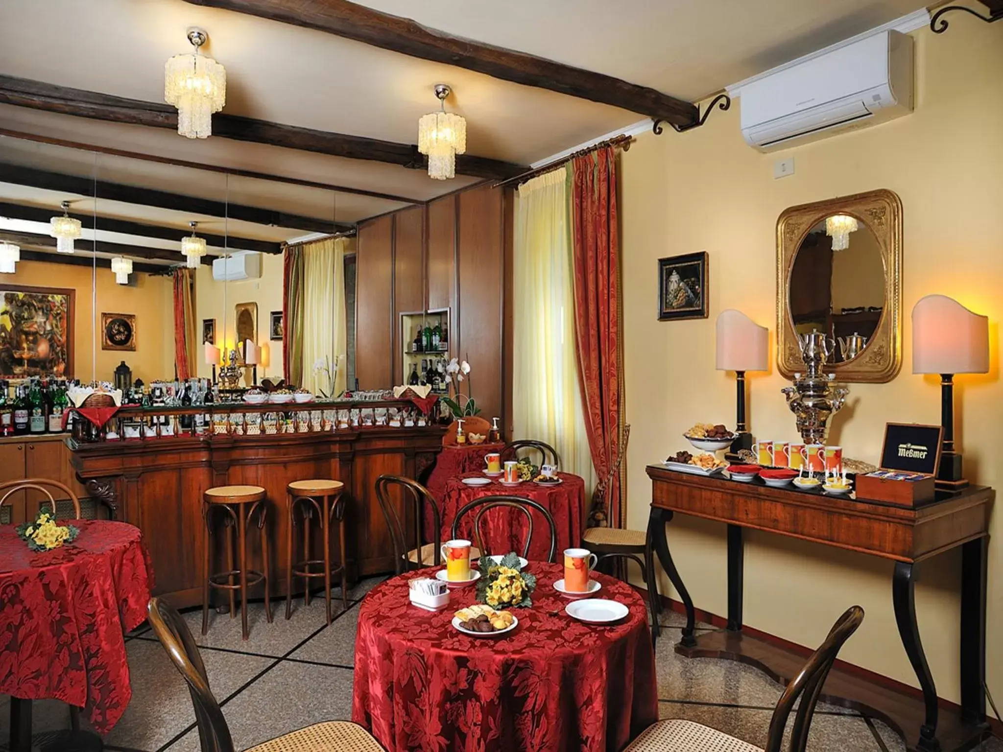 Lounge or bar, Restaurant/Places to Eat in Hotel Bonconte