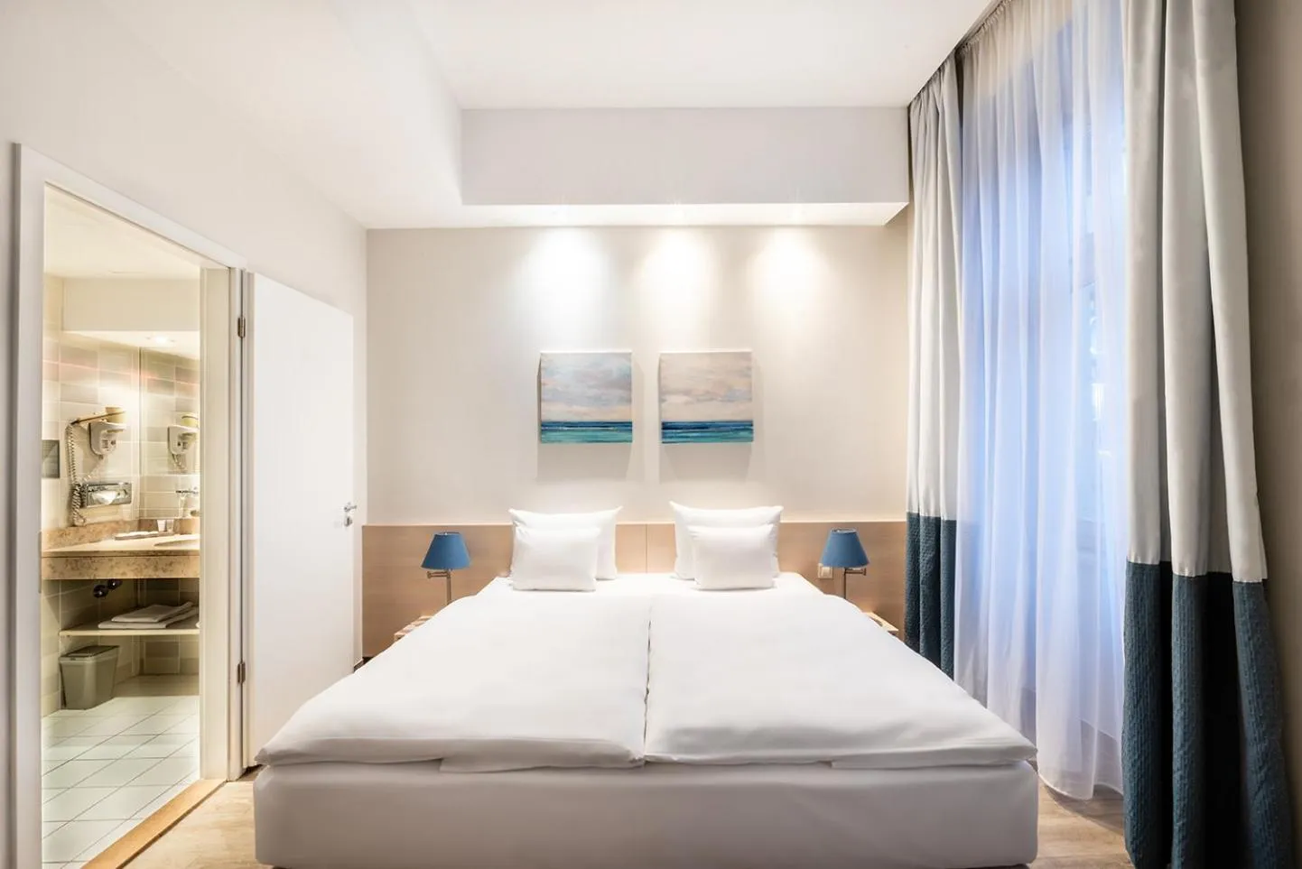 Photo of the whole room, Bed in Atrium Fashion Hotel