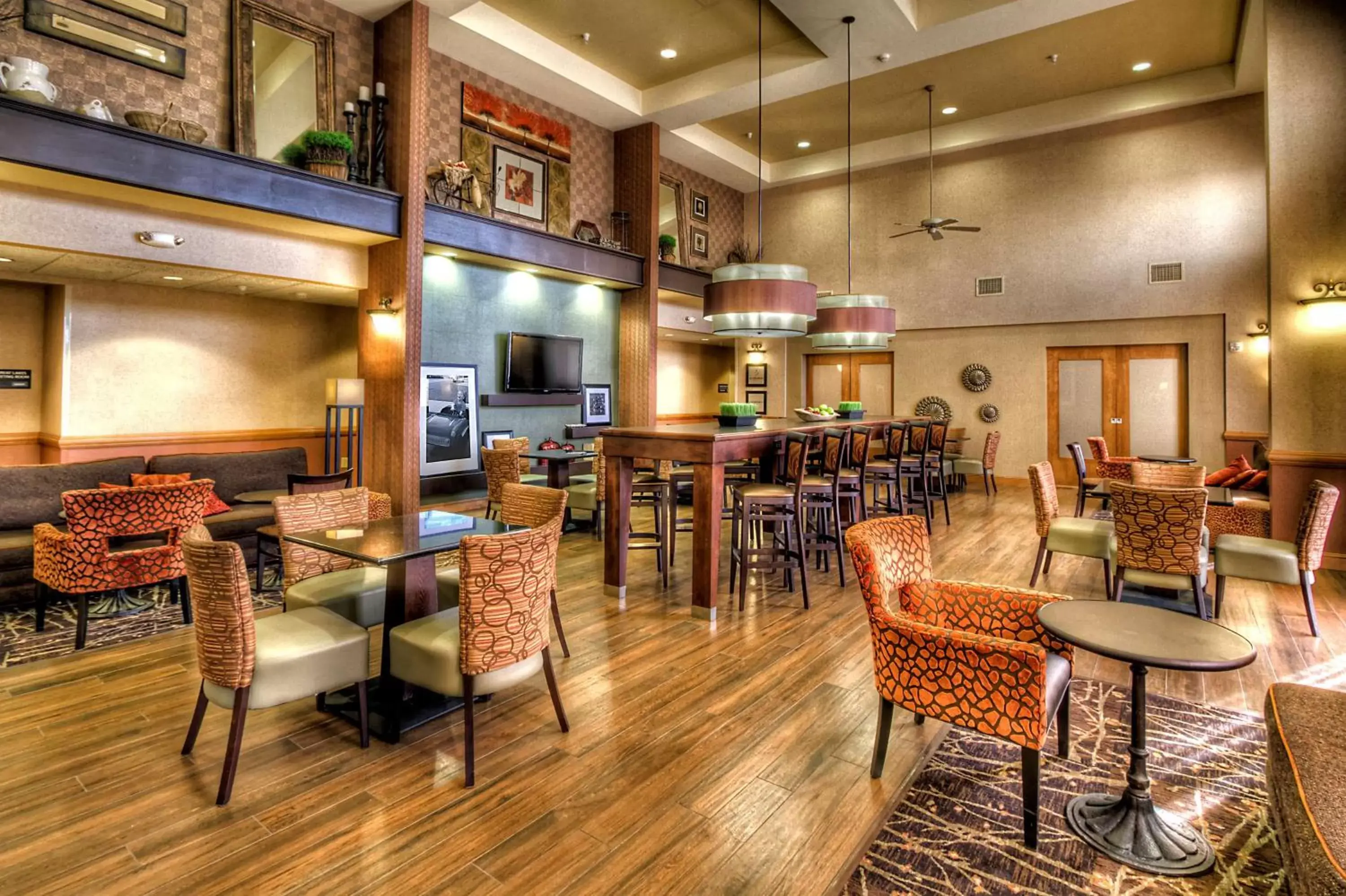 Lobby or reception, Restaurant/Places to Eat in Hampton Inn & Suites Kalamazoo-Oshtemo