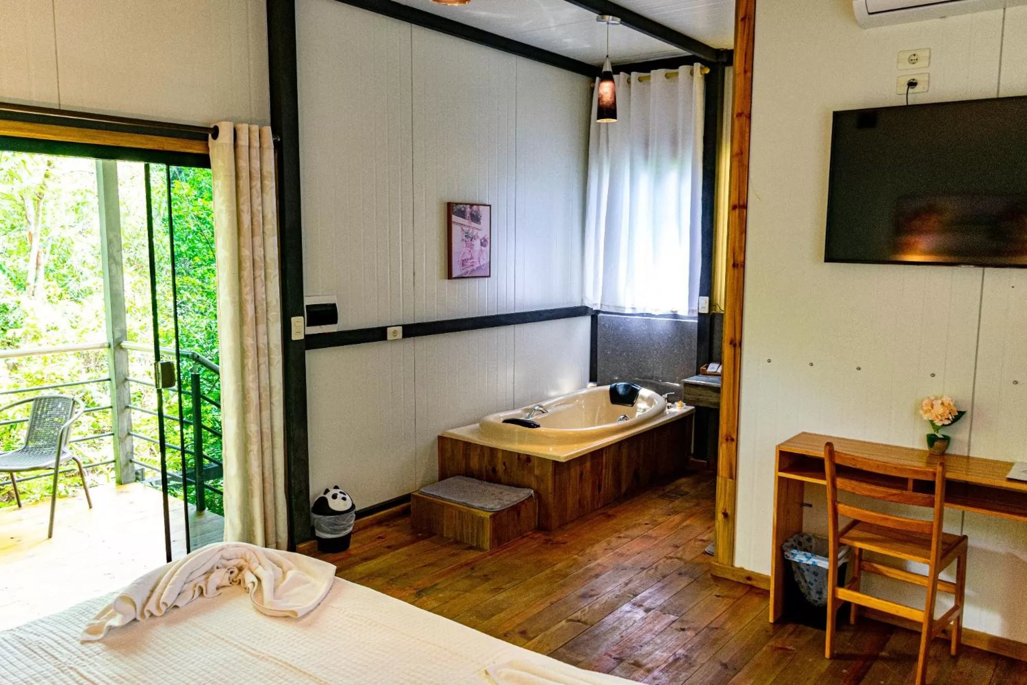 Hot Tub, Bed in Los Lagos Resort Hotel