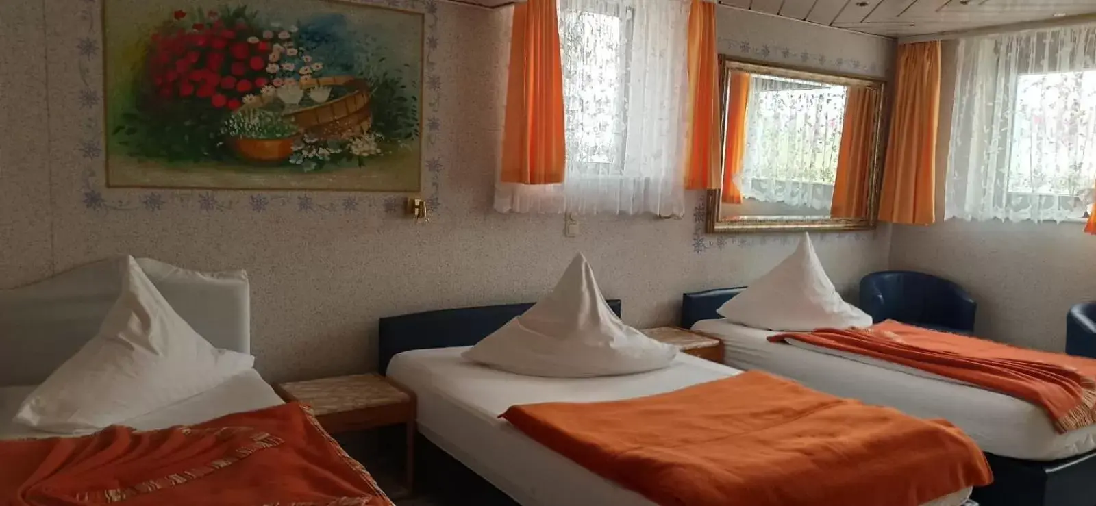 Basic Triple Room in Central Hotel Basic Triple Room in Central Hotel