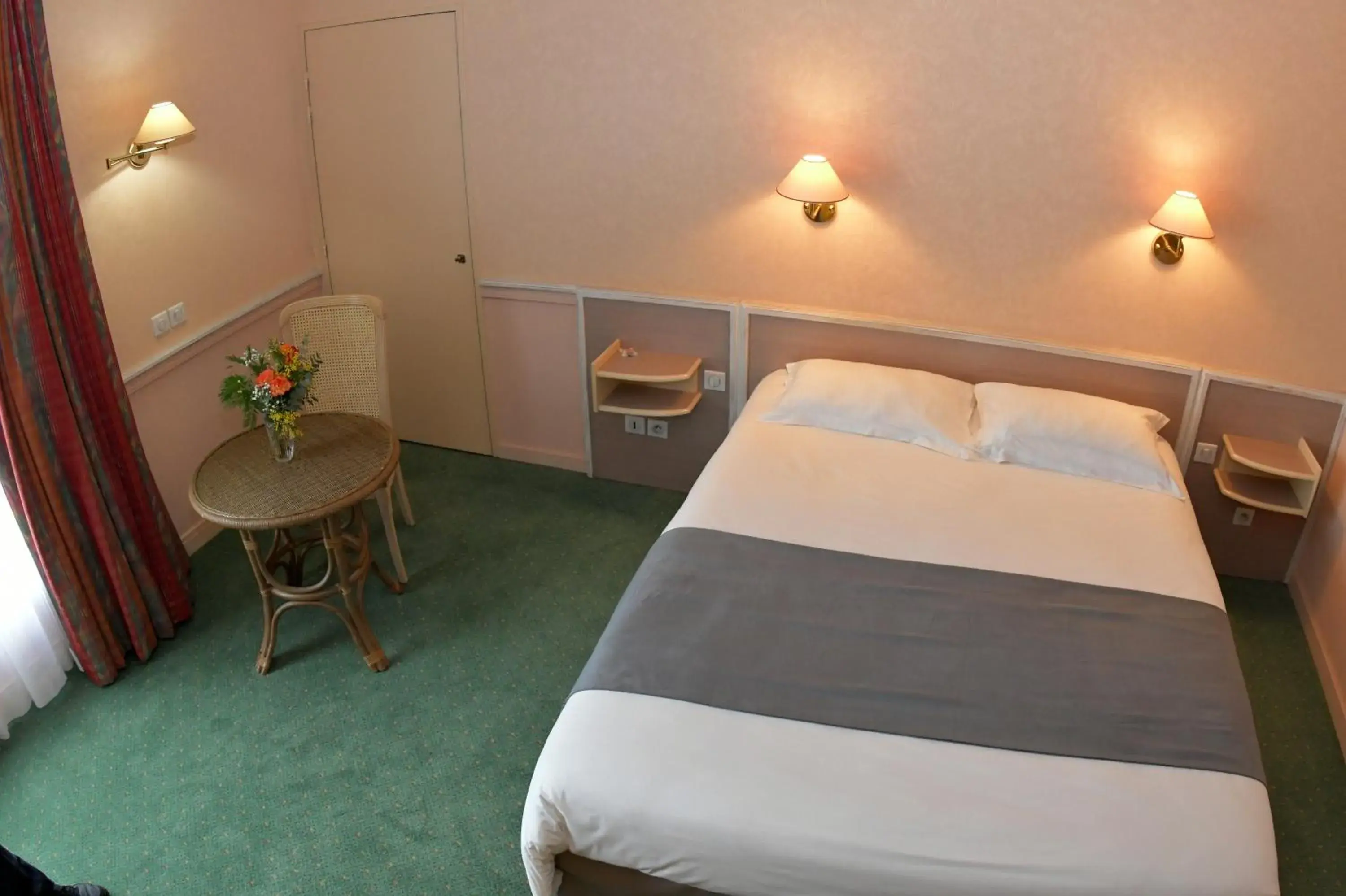 Bedroom, Bed in Logis Lyon Est Porte de l'Ain