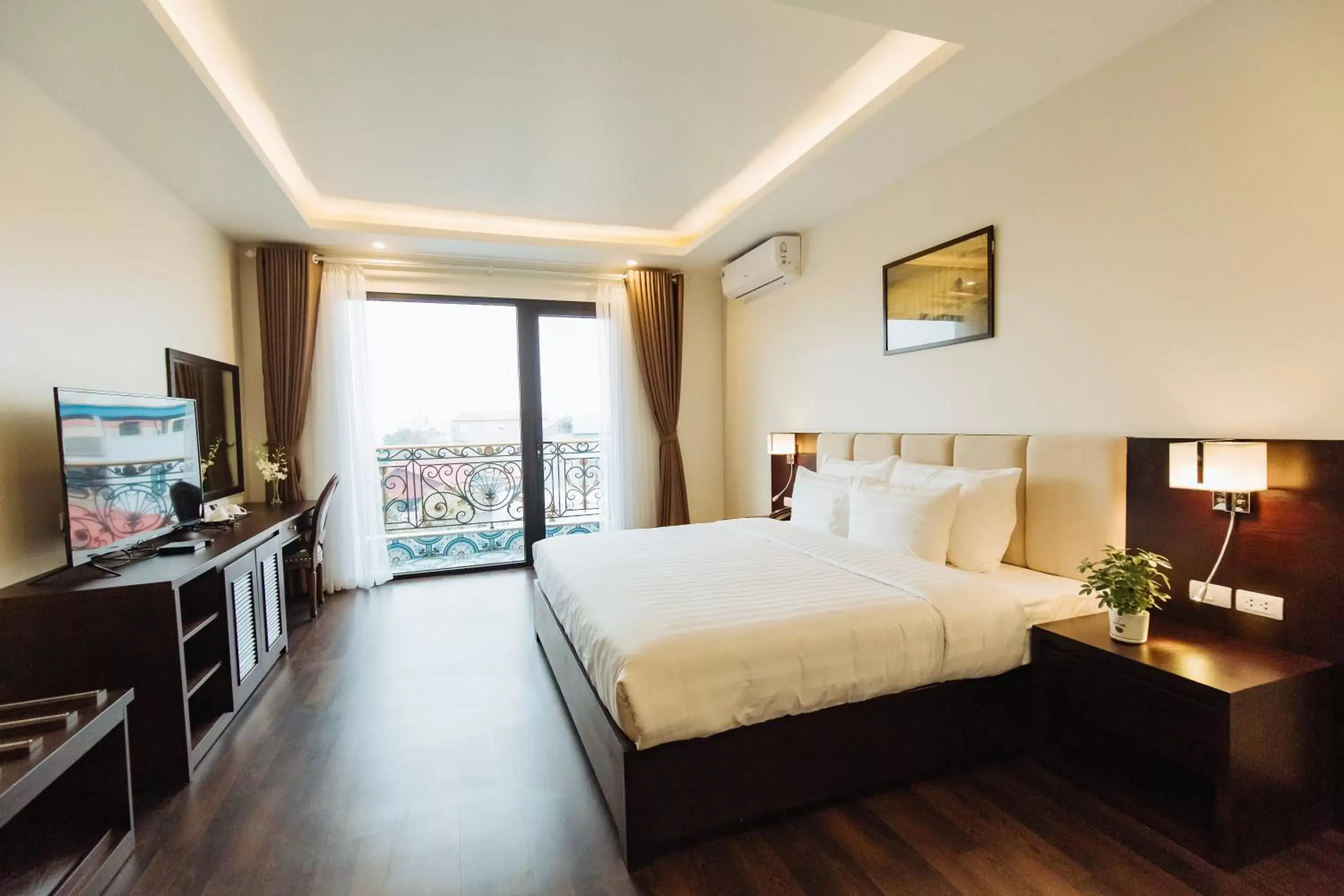 Deluxe Suite in Paragon Noi bai Hotel & Pool Deluxe Suite in Paragon Noi bai Hotel & Pool