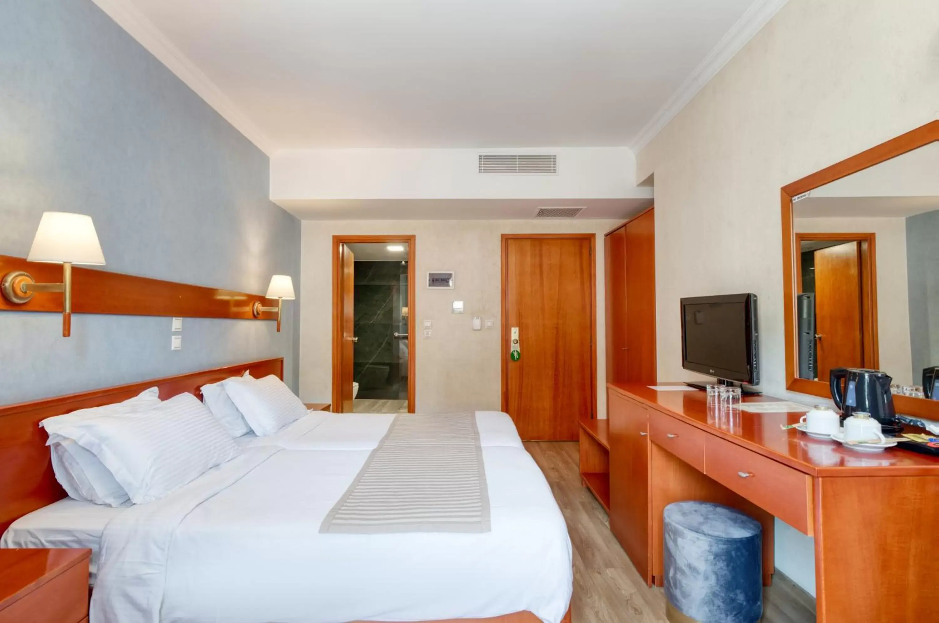 Photo of the whole room, Bed in Palatino Hotel