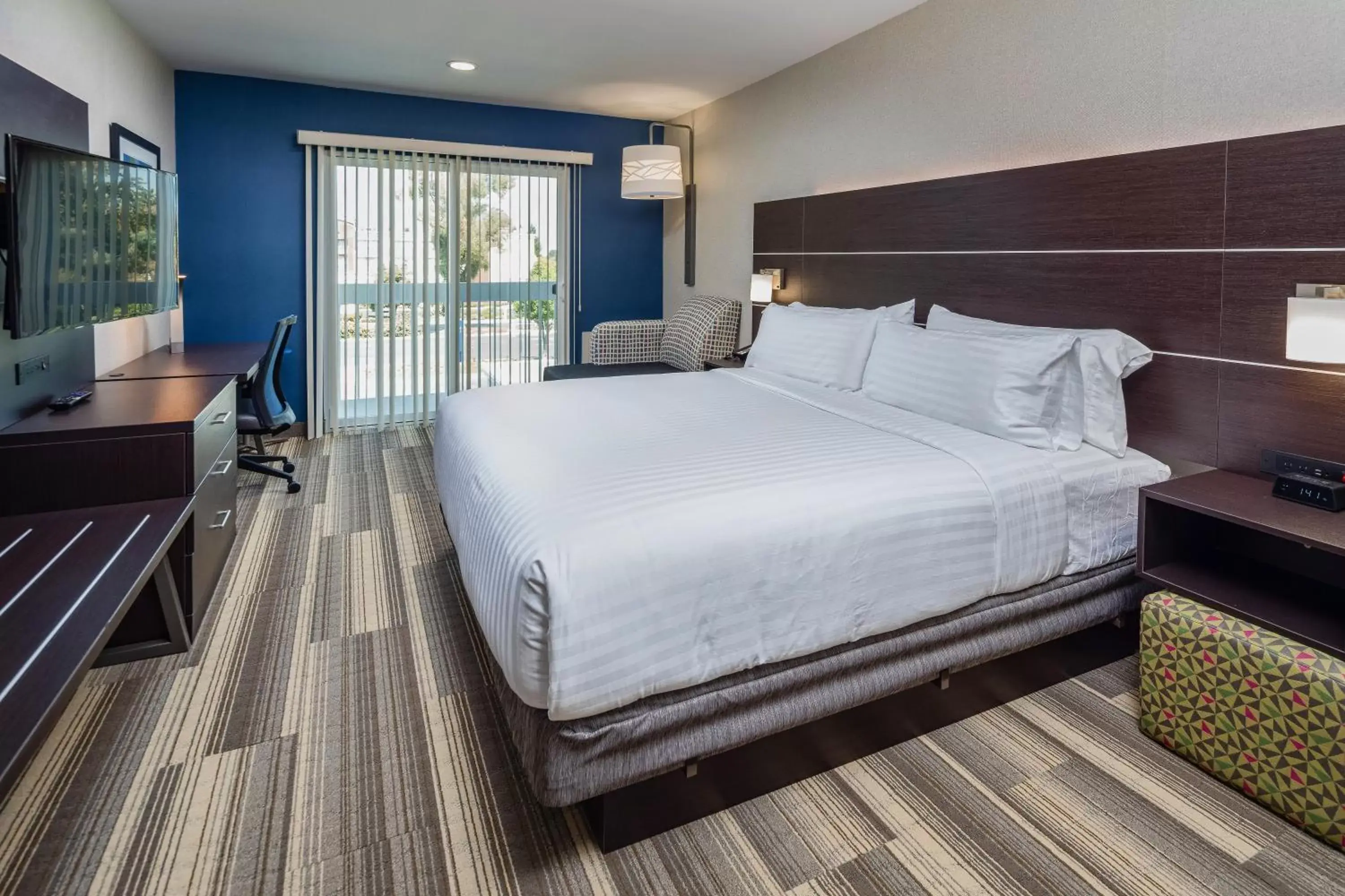 Bedroom, Bed in Holiday Inn Express - Sunnyvale - Silicon Valley, an IHG Hotel