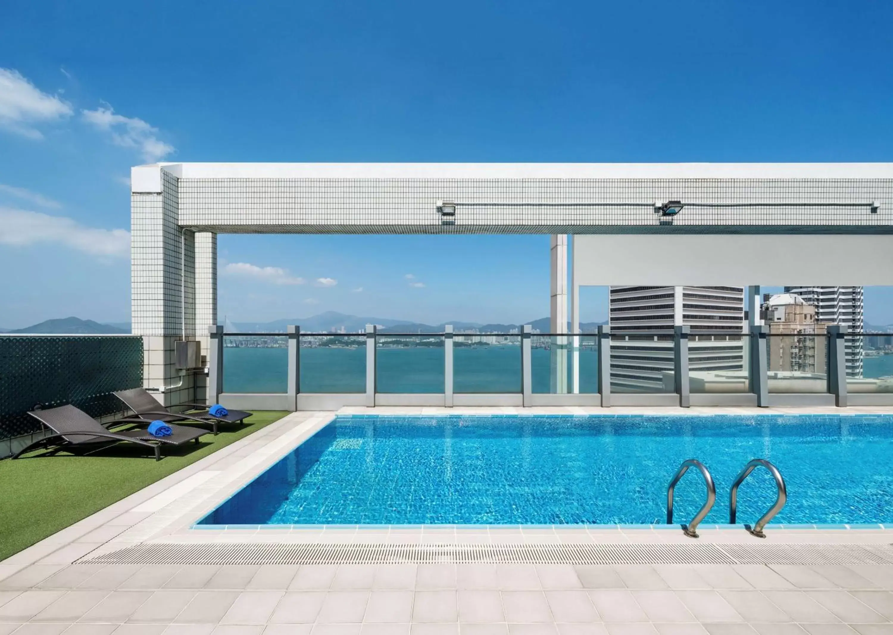 On site, Swimming Pool in Jen Hong Kong by Shangri-La