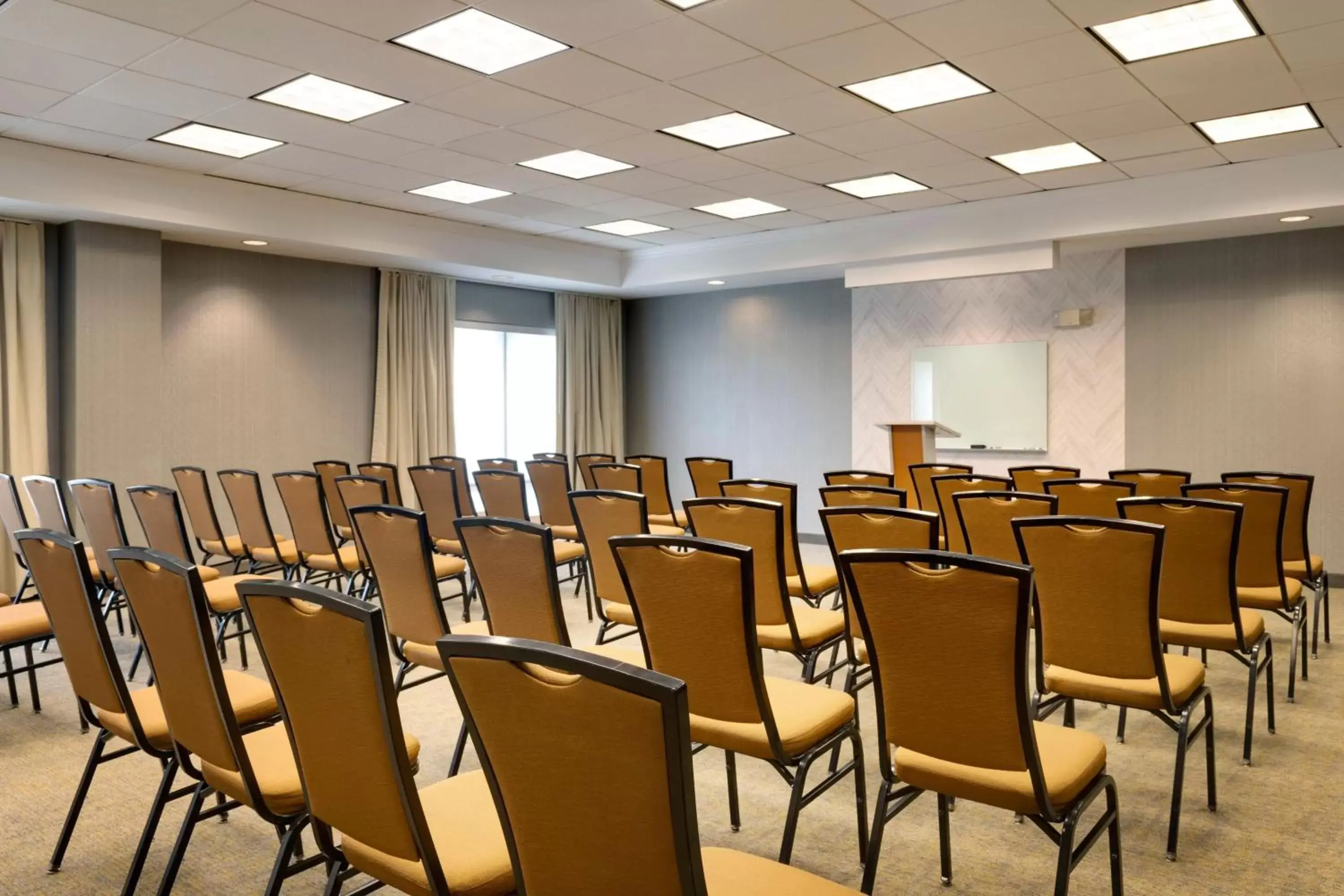 Meeting/conference room in SpringHill Suites by Marriott Newark International Airport