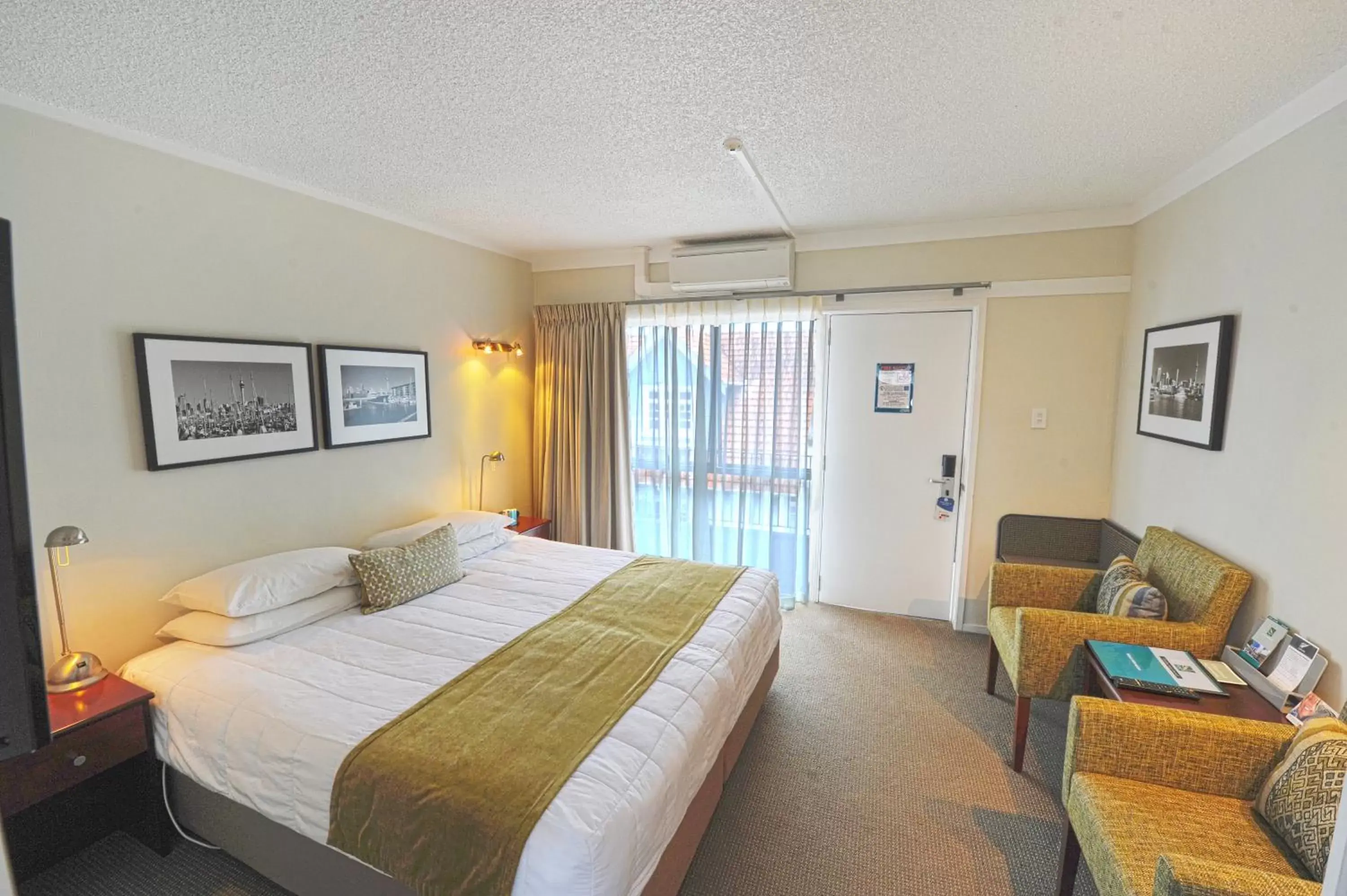 Bedroom, Bed in The Parnell Hotel & Conference Centre Bedroom, Bed in The Parnell Hotel & Conference Centre