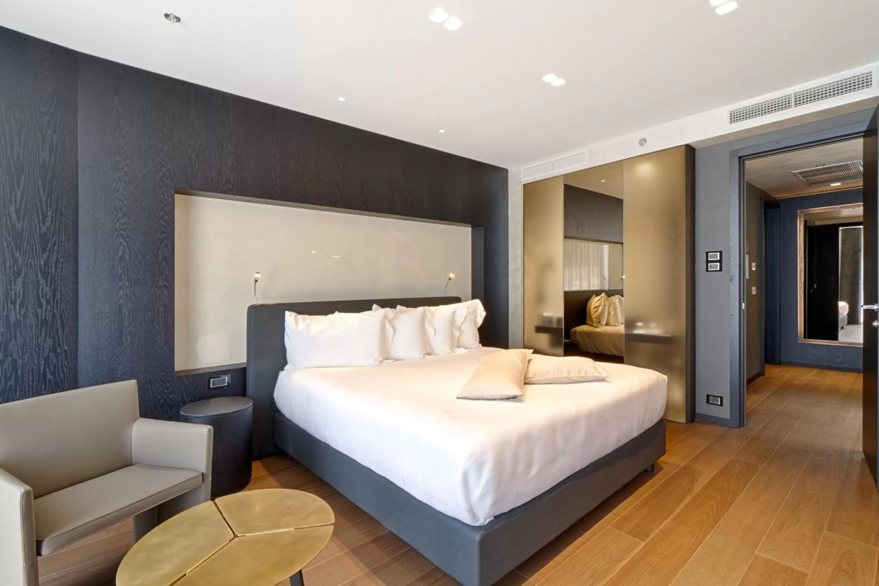 Photo of the whole room, Bed in Maritim Hotel Plaza Tirana