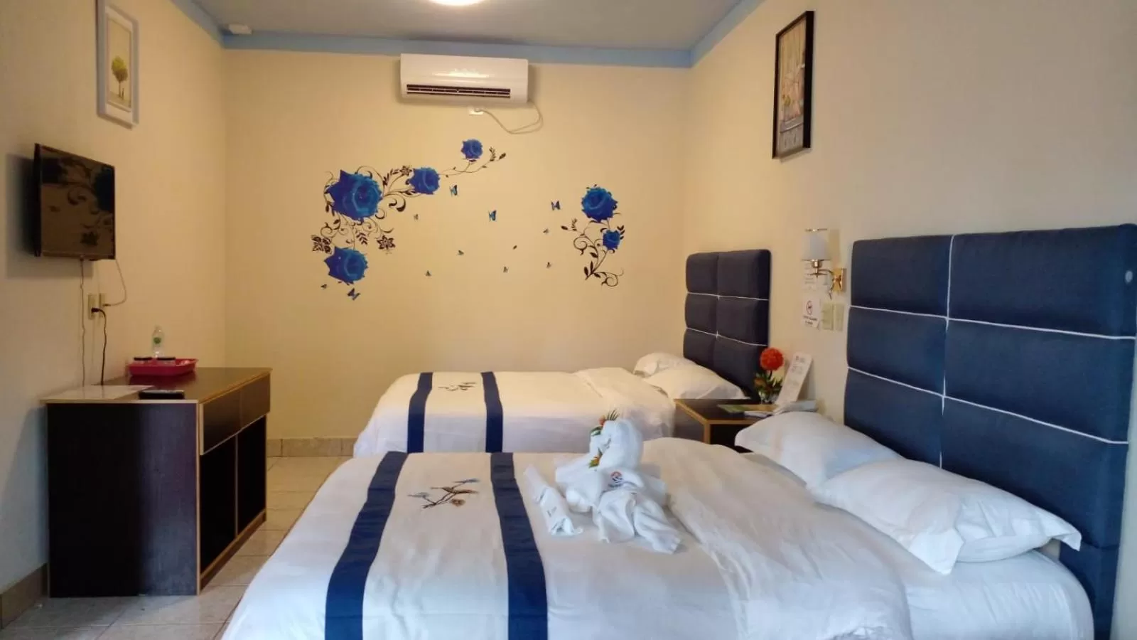 Bed in Sunshine View Hotel and Restaurant