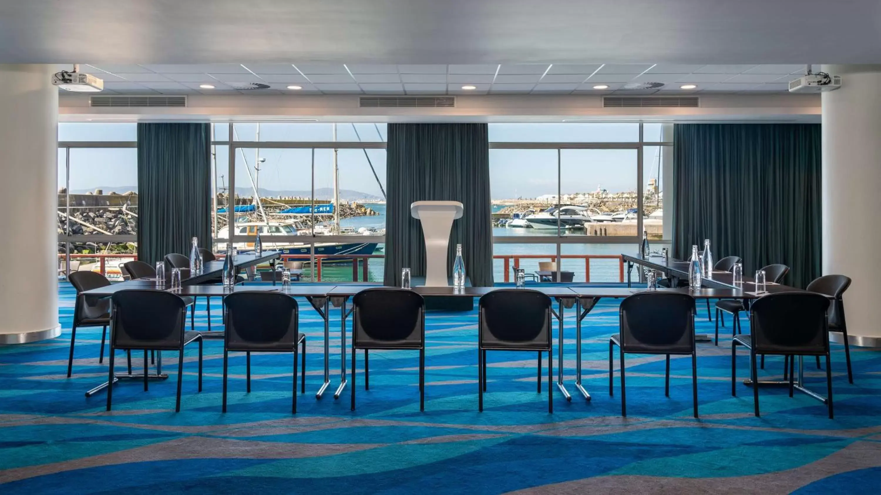 Meeting/conference room, Swimming Pool in Radisson Blu Hotel Waterfront, Cape Town