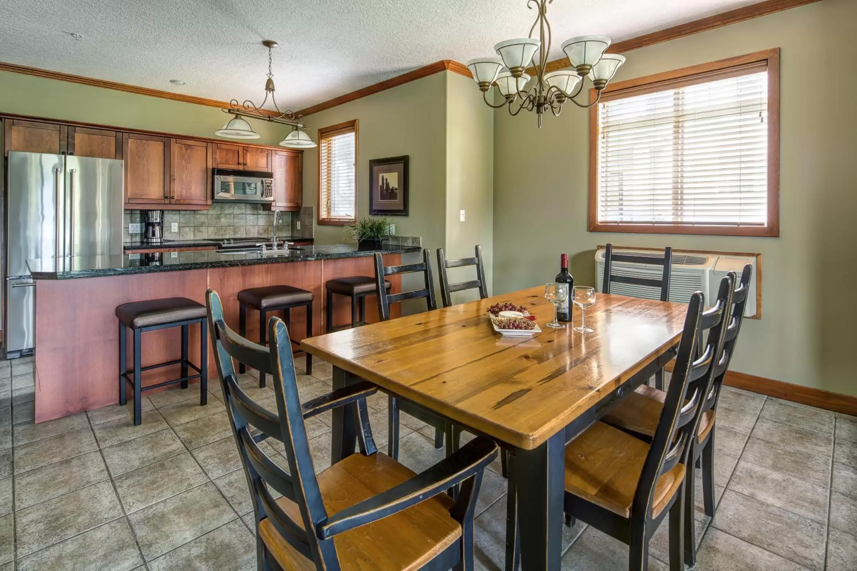 Kitchen or kitchenette, Restaurant/Places to Eat in Bighorn Meadows Resort