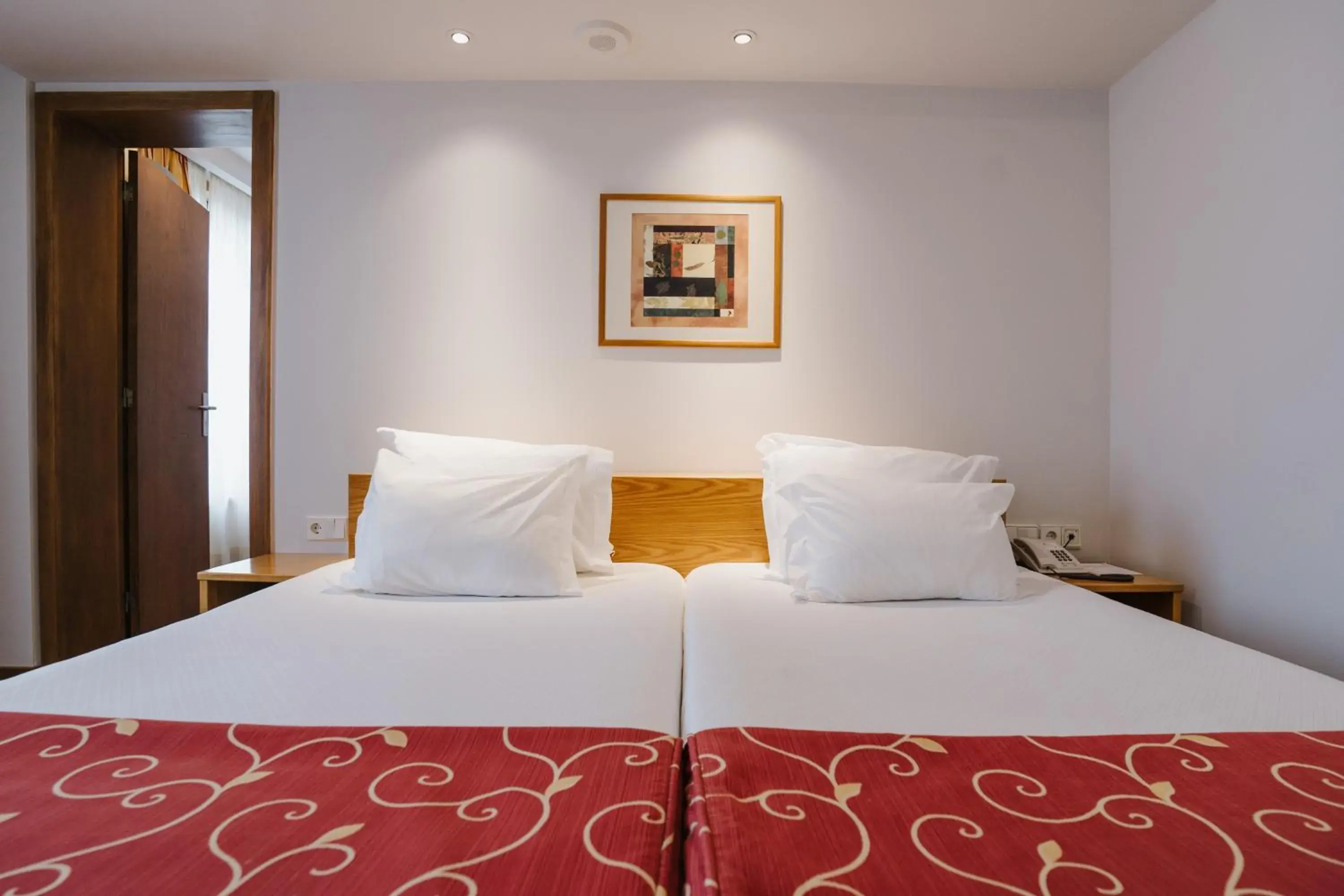 Photo of the whole room, Bed in Premium Porto Maia