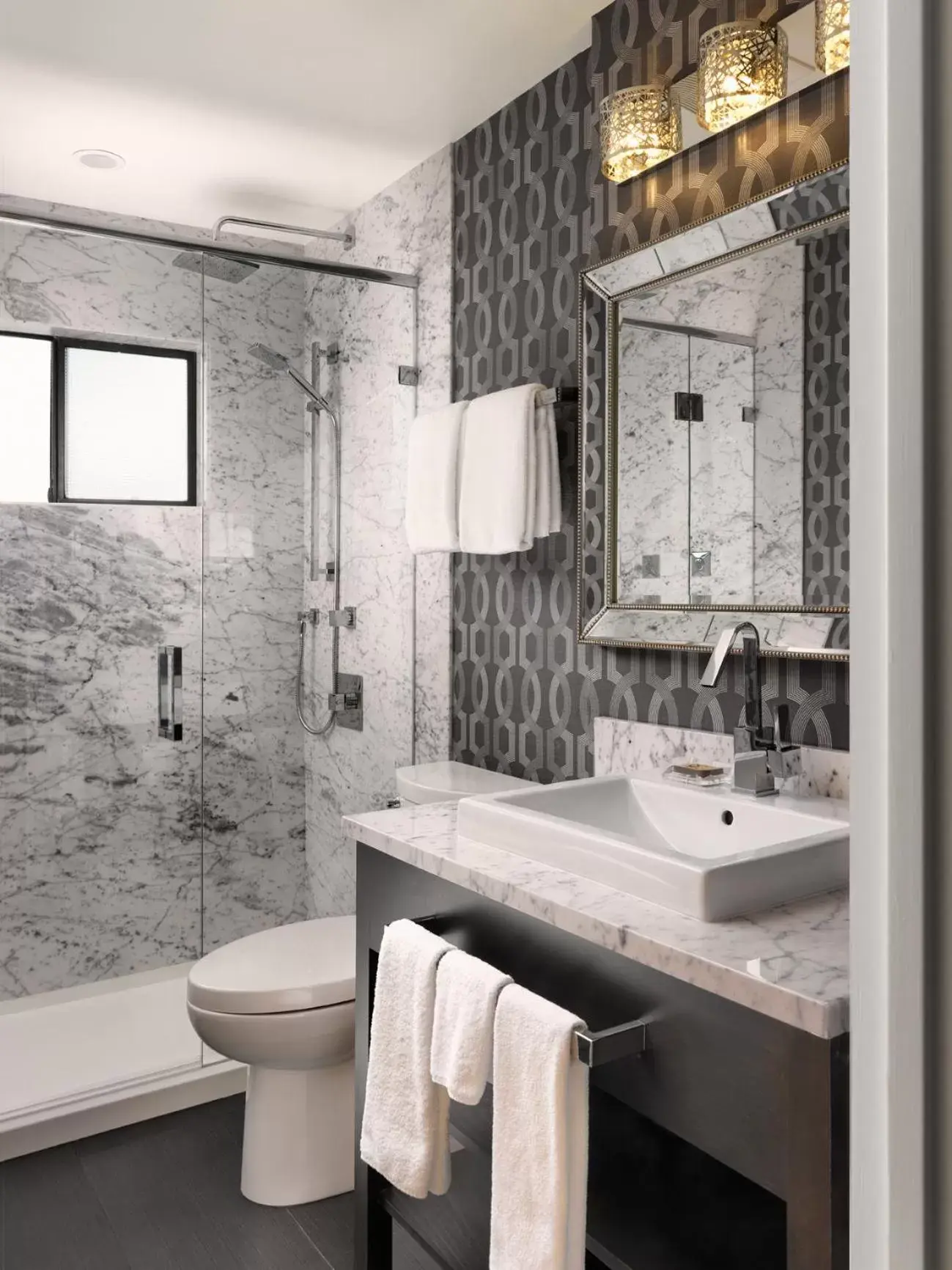 Shower, Bathroom in Best Western PLUS Inner Harbour Hotel