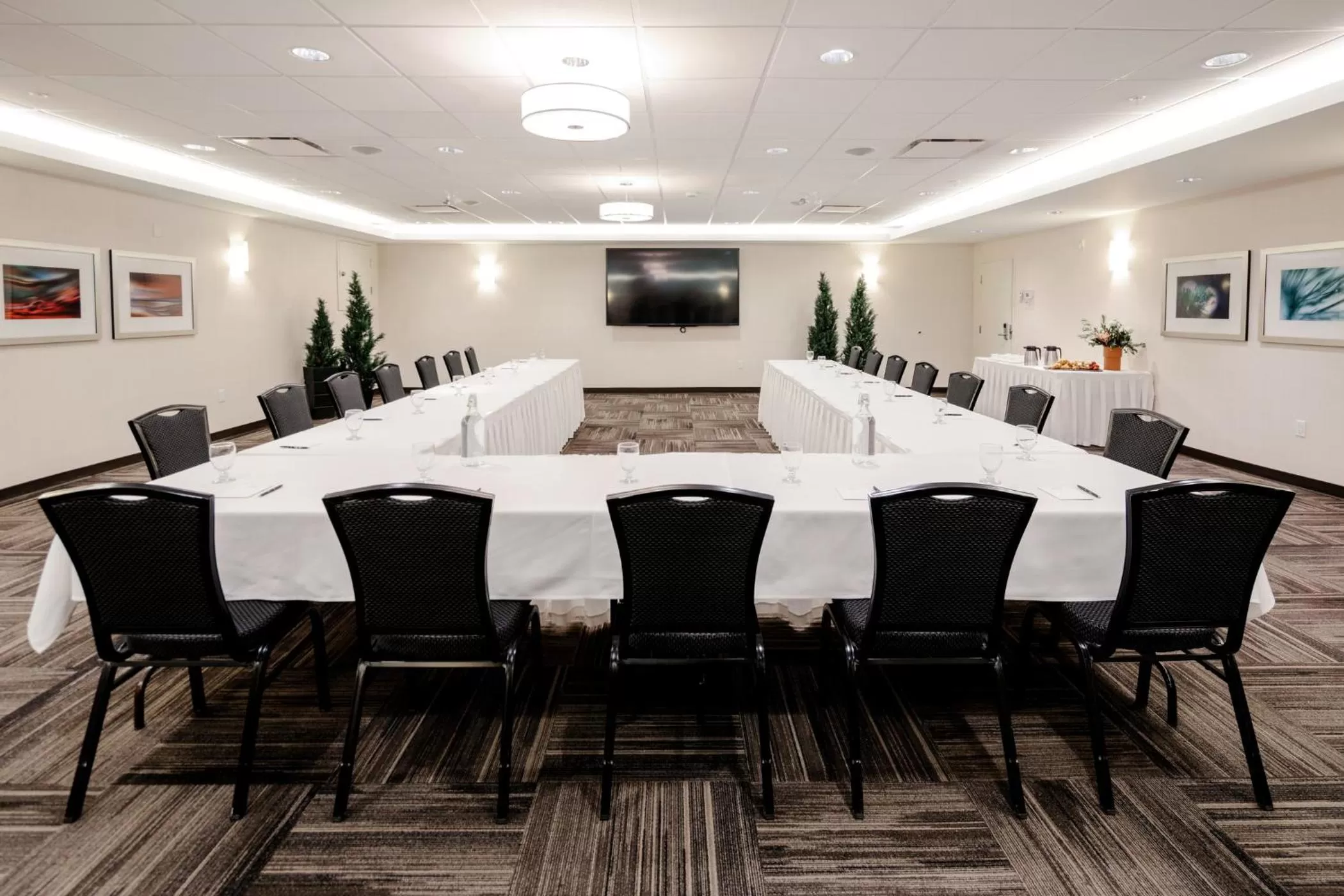 Business facilities in The Crimson Jasper