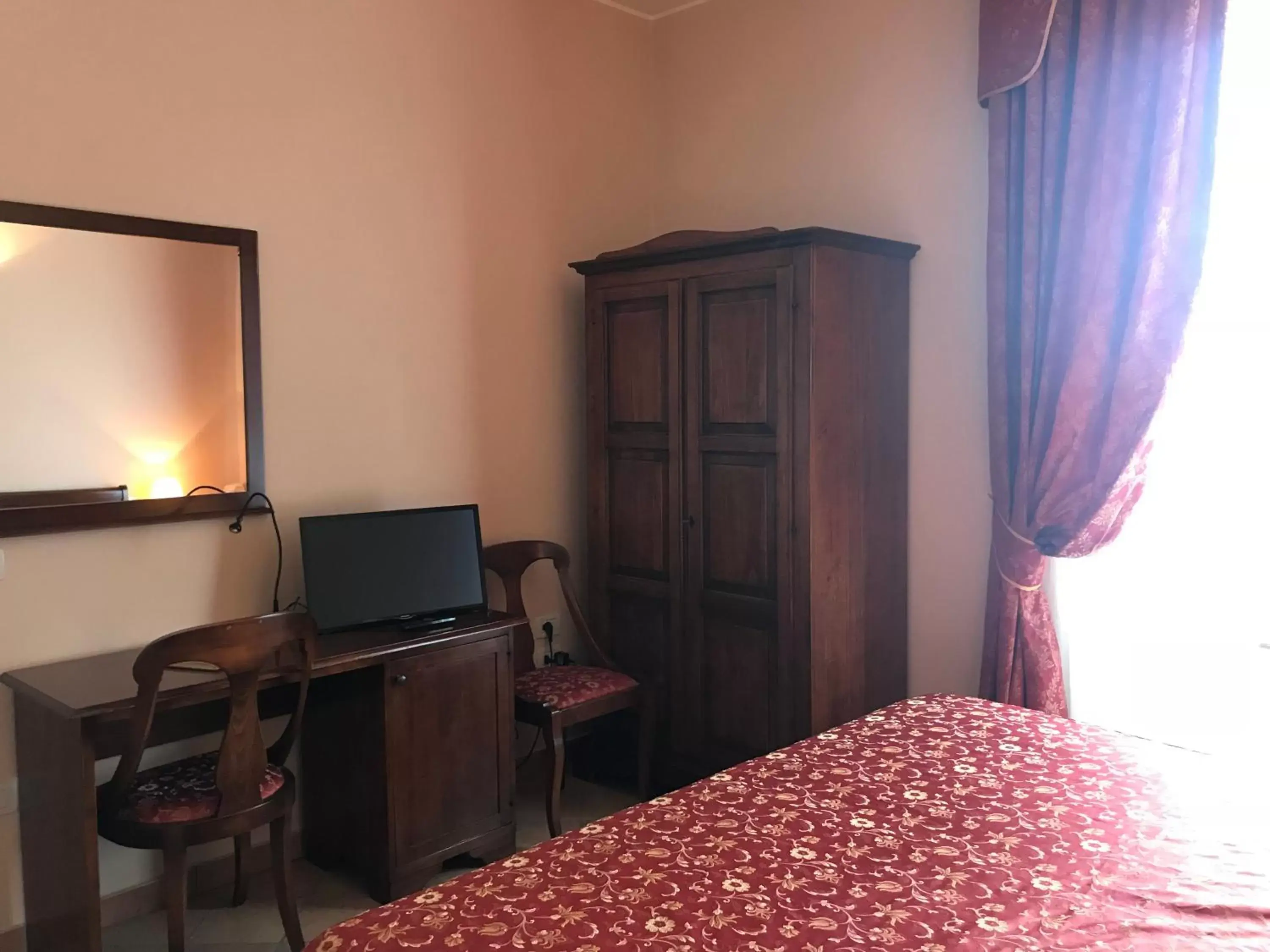 Bedroom, TV/Entertainment Center in Locanda Ca’ Rossa