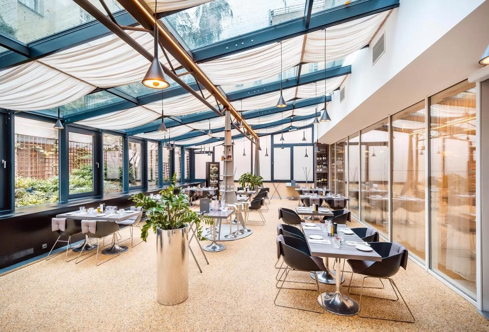 Restaurant/places to eat in Grandium Hotel Prague