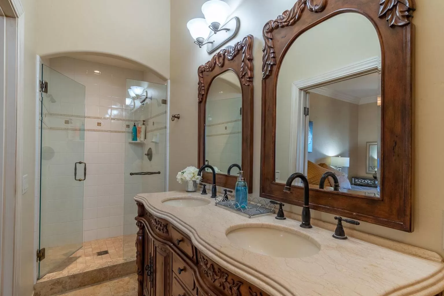 Shower in Chateau Coralini