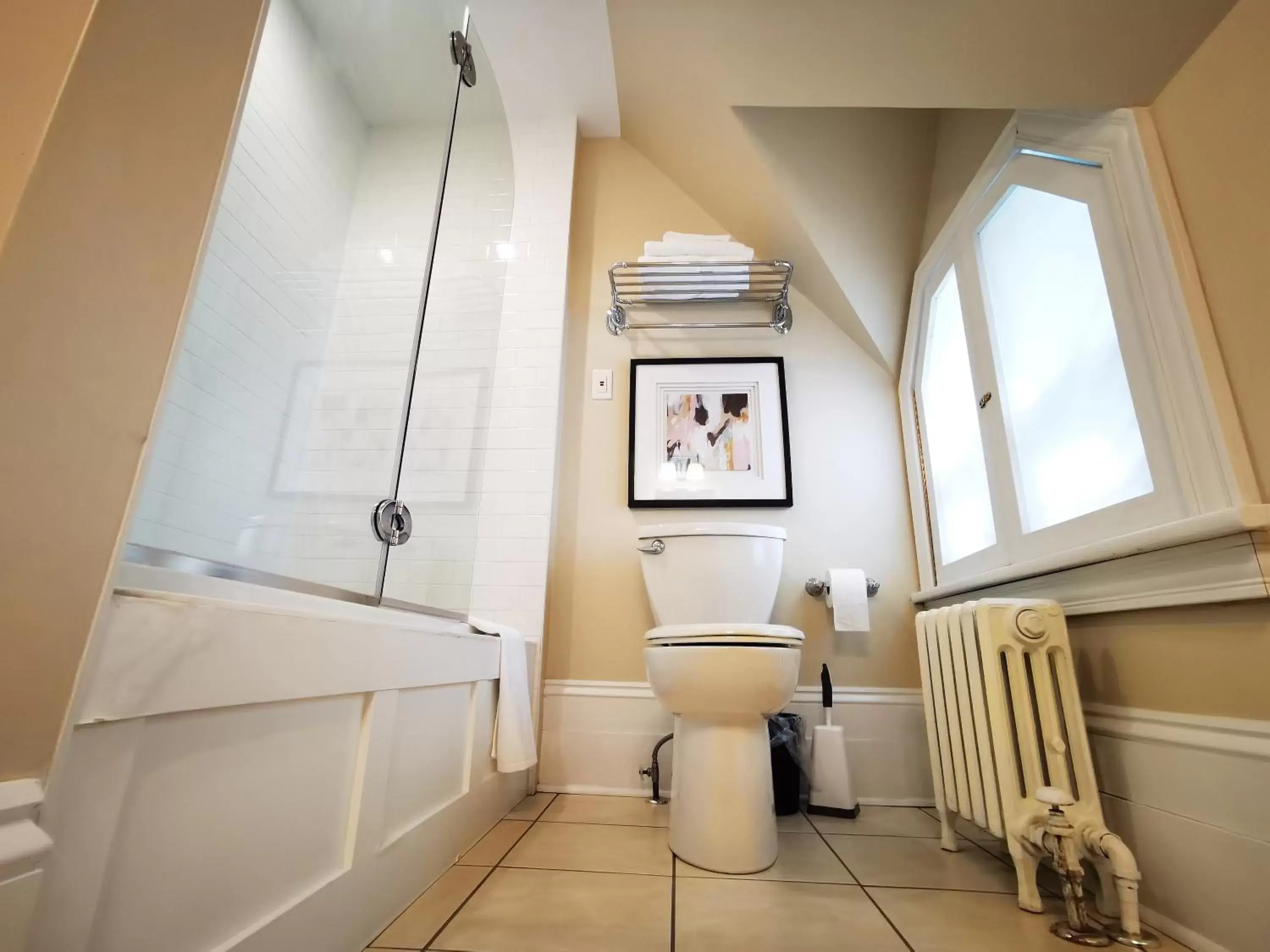 Shower, Bathroom in No 1 Grafton Inn