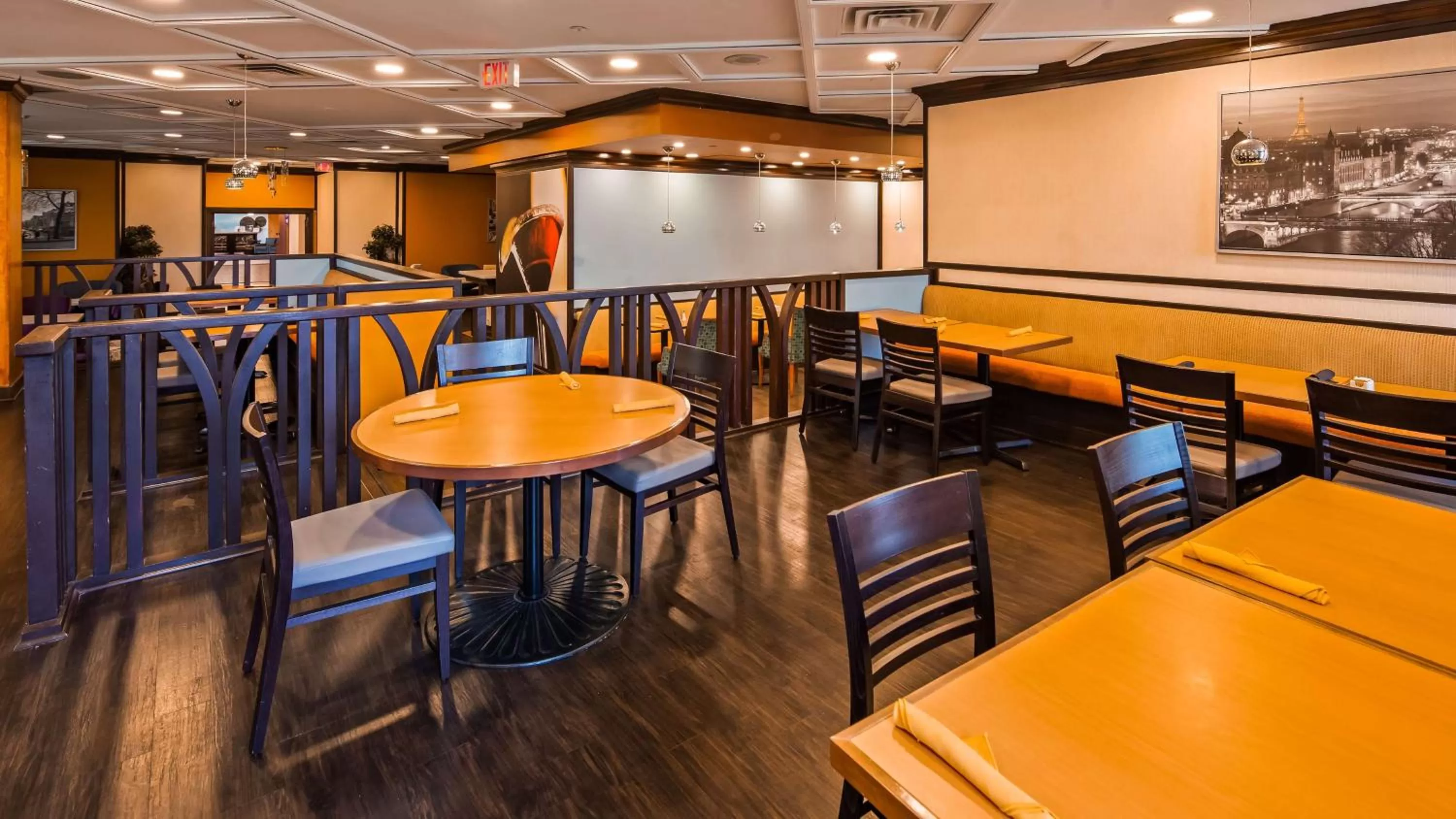 Restaurant/places to eat in Best Western Premier Toronto Airport Carlingview Hotel