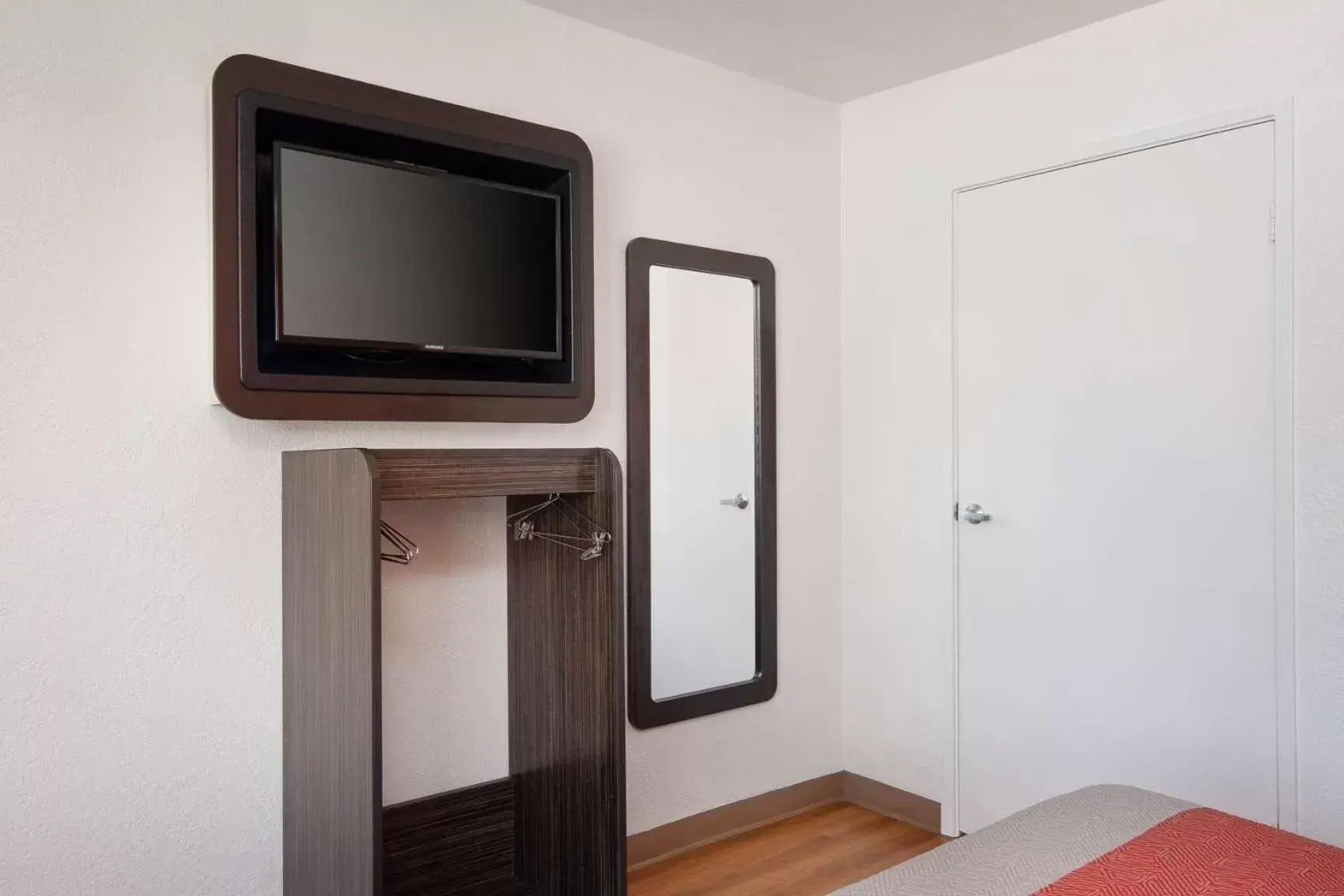 Bedroom, TV/Entertainment Center in Motel 6-Arcadia, CA - Los Angeles - Pasadena Area