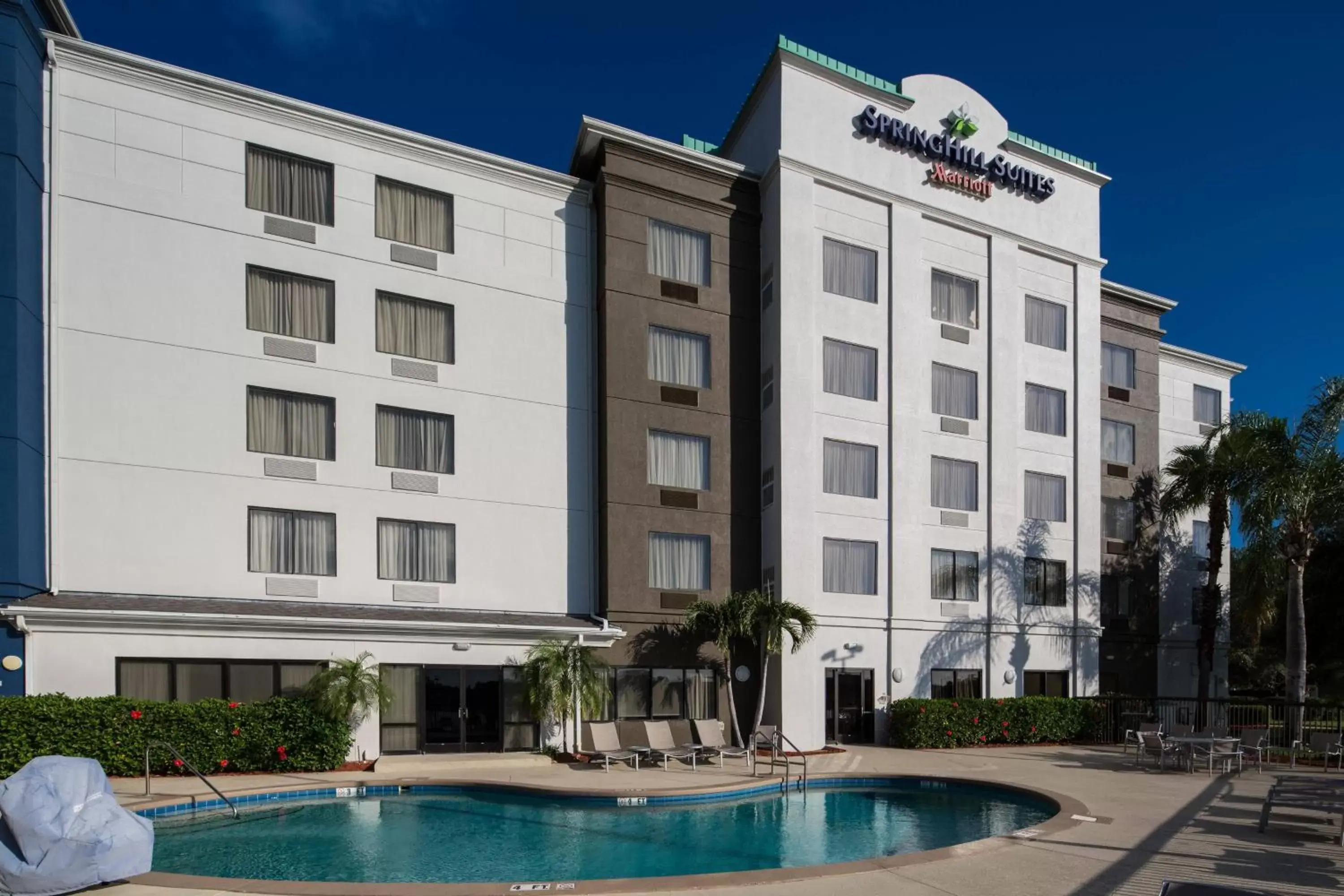 Swimming pool, Property Building in SpringHill Suites by Marriott Orlando North-Sanford