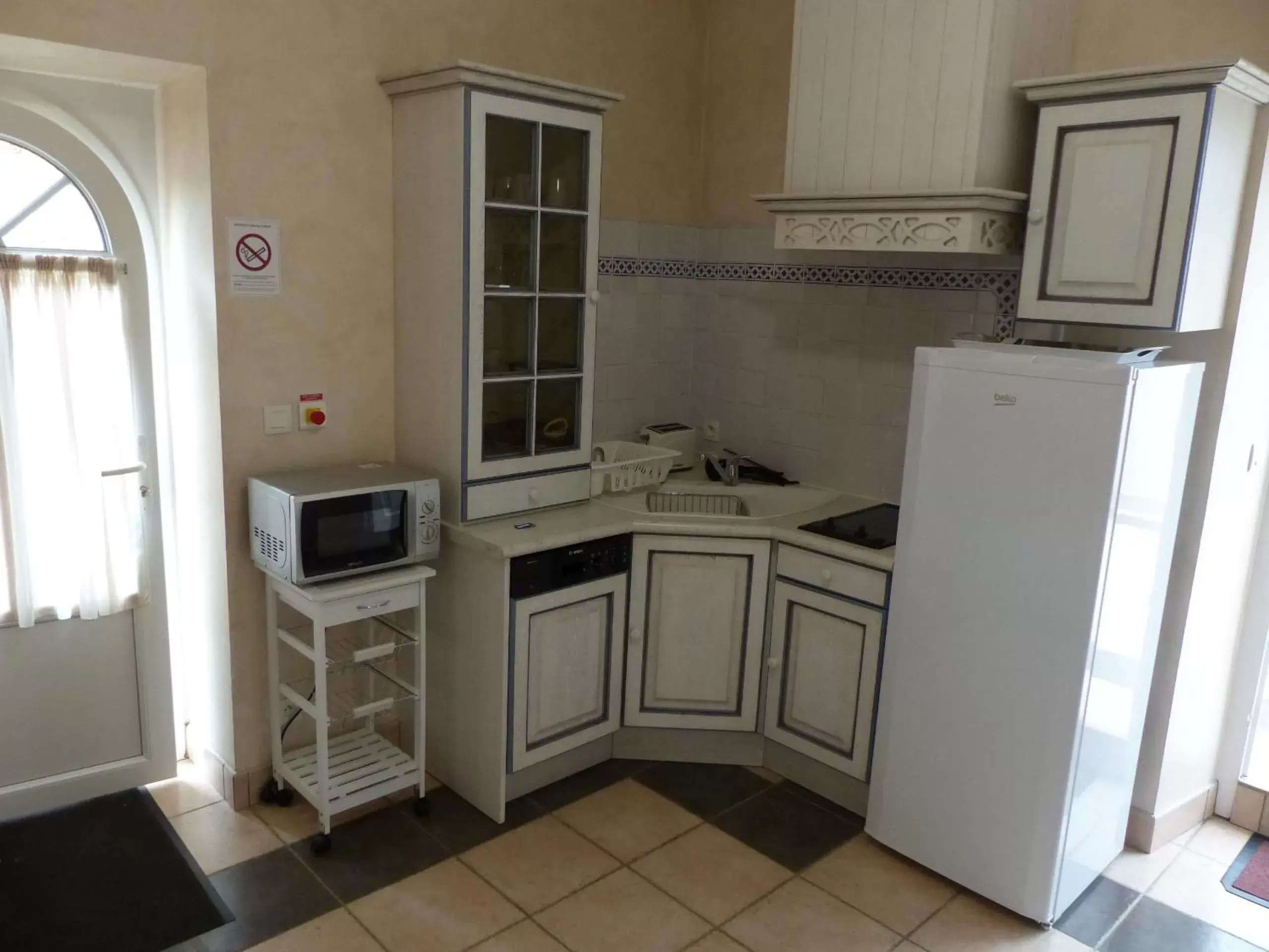 Kitchen or kitchenette, Kitchen/Kitchenette in B&B Domaine de La Corbe