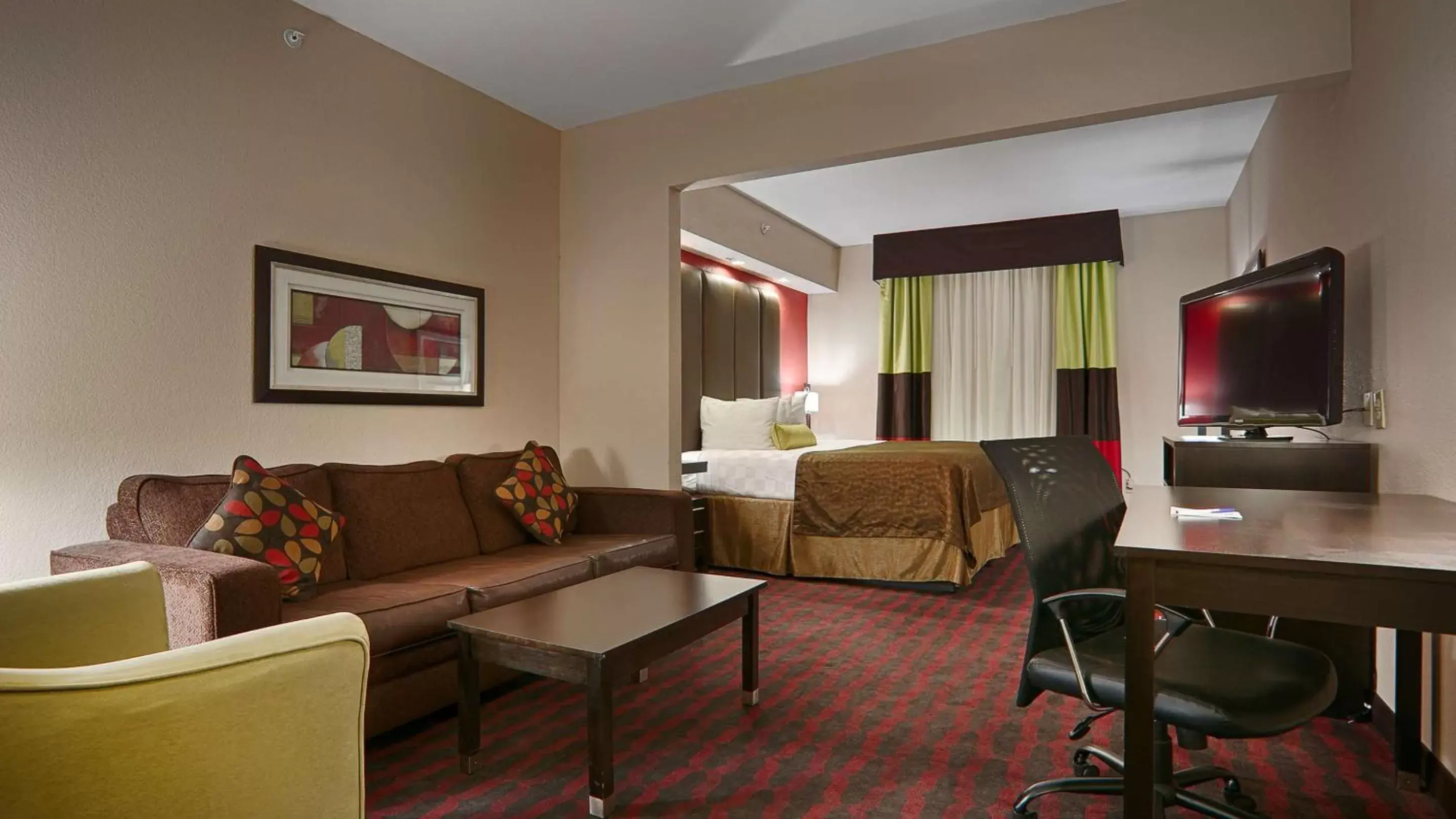 Bedroom, Seating Area in Best Western Plus Cushing Inn & Suites