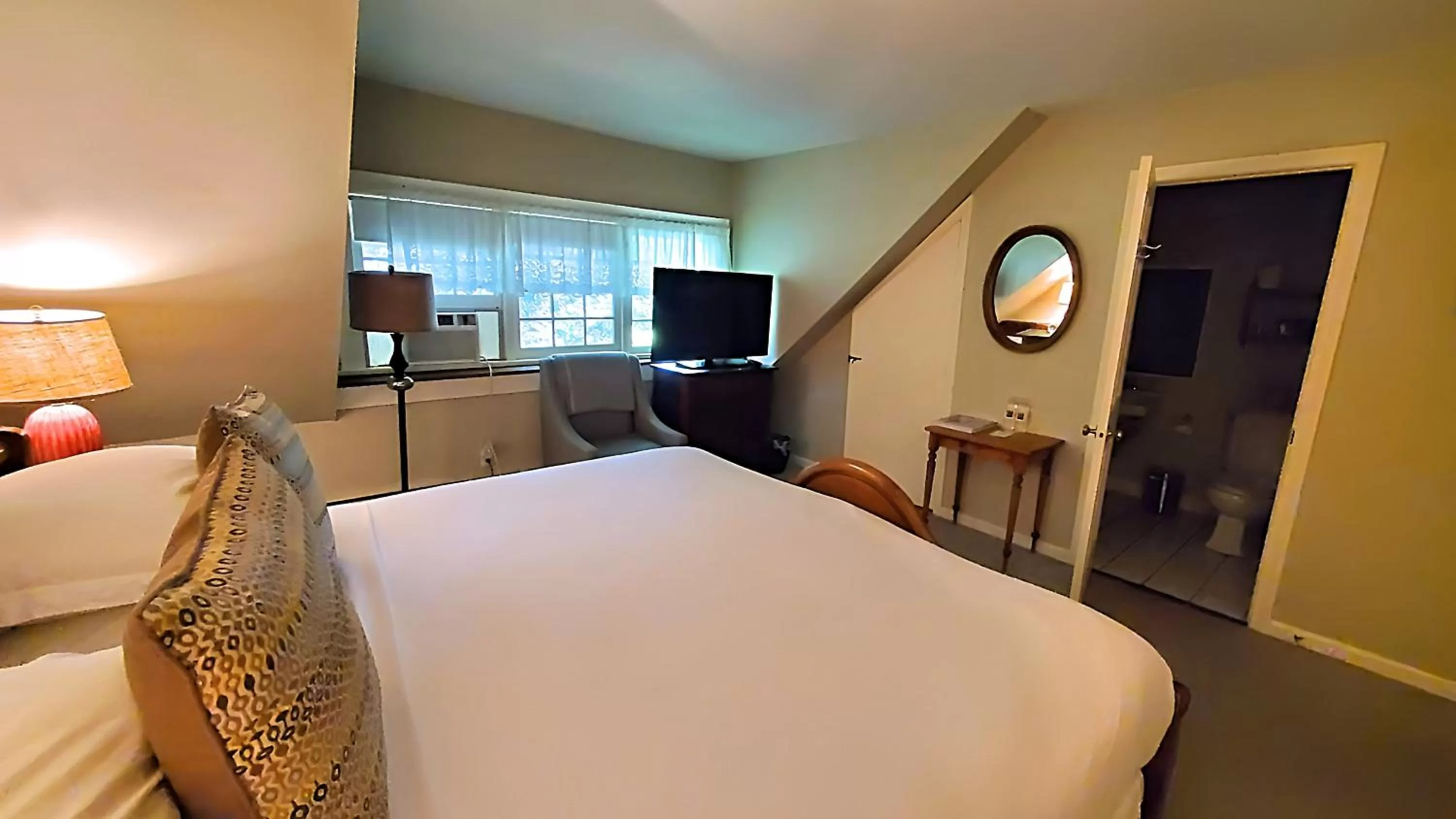 Bed in Four Columns Inn