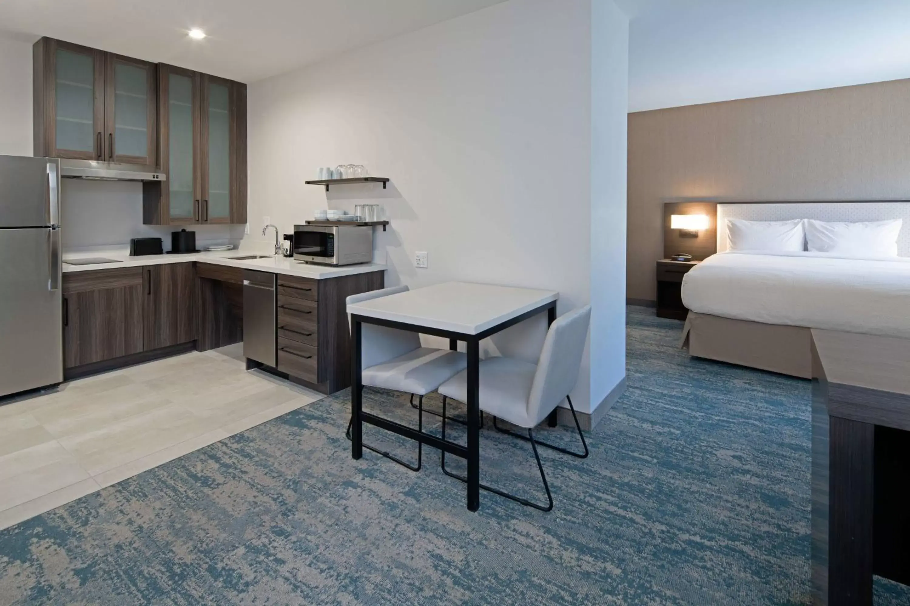 Photo of the whole room, Kitchen/Kitchenette in Residence Inn by Marriott Valencia