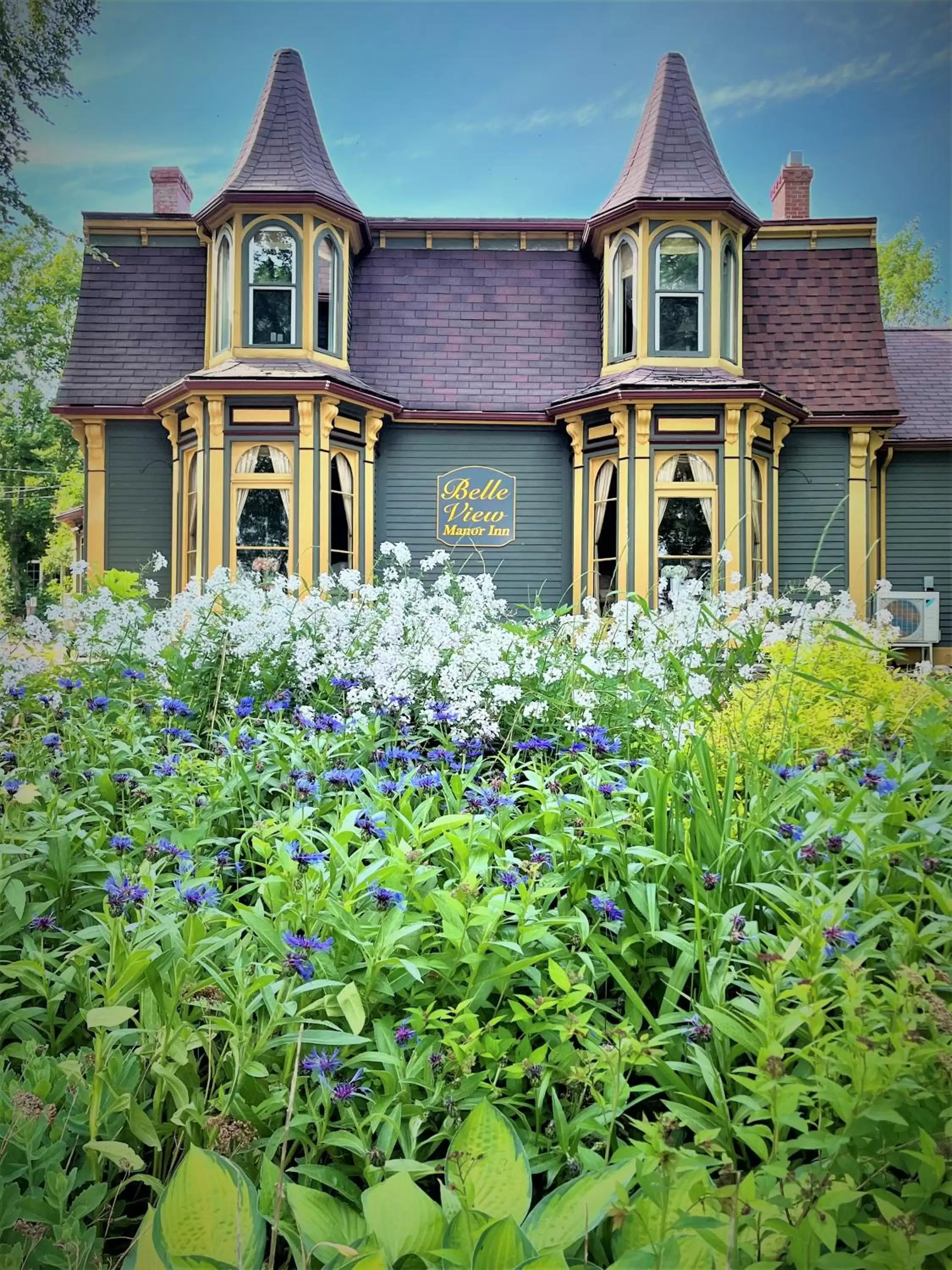 Property Building in Belle View Manor Inn