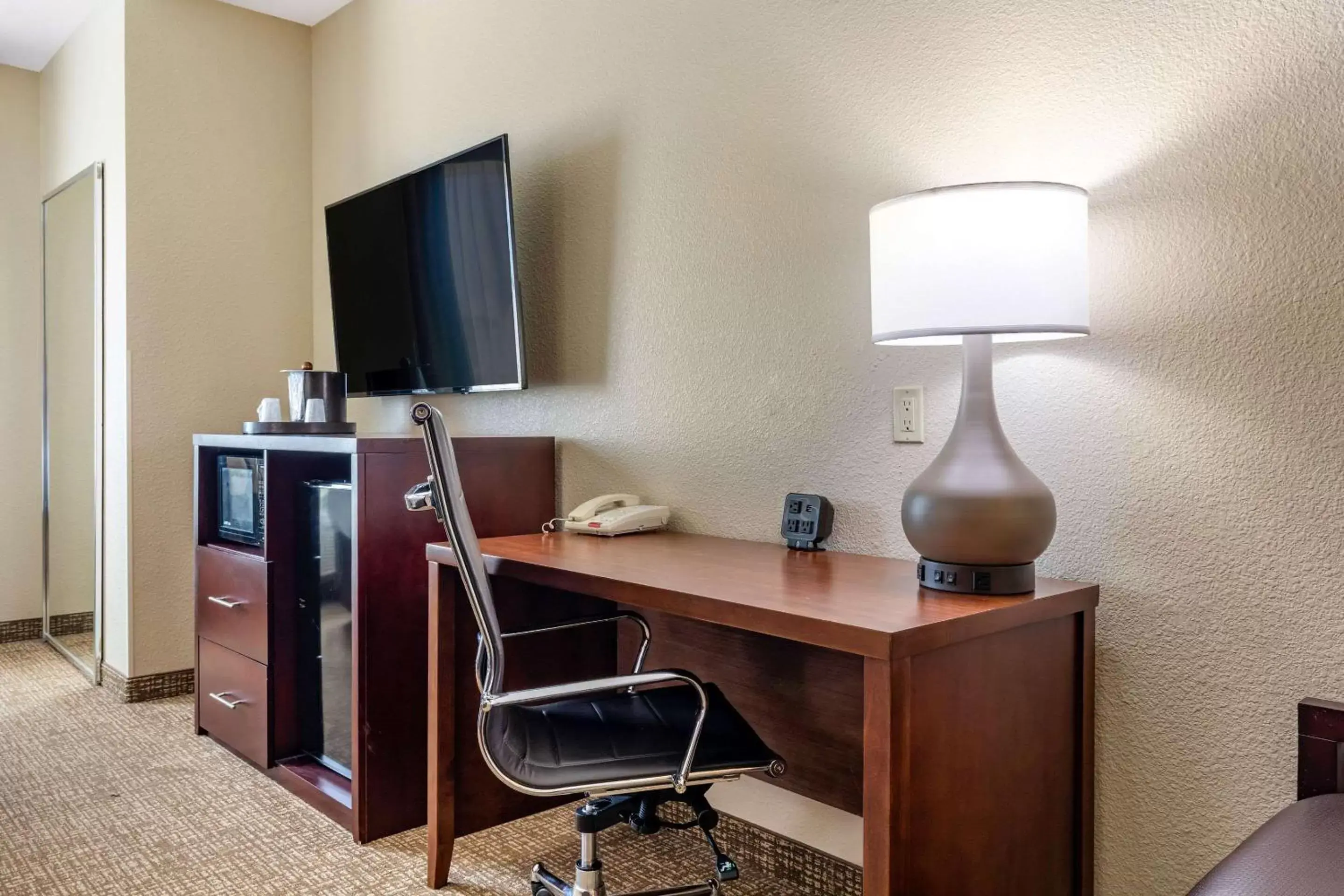 Photo of the whole room, TV/Entertainment Center in Comfort Inn & Suites Near Lake Lewisville