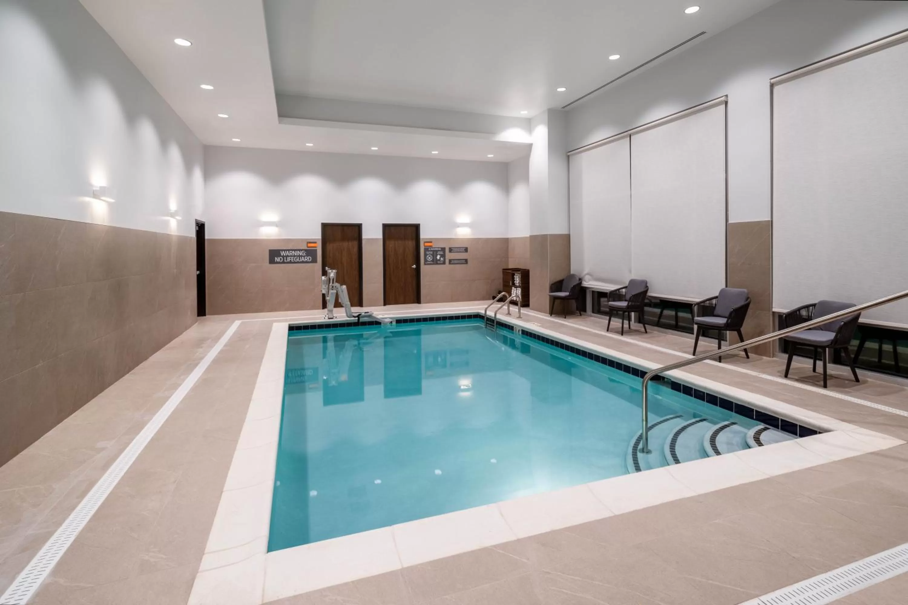 Swimming pool in La Quinta Inn & Suites by Wyndham Nashville Downtown Stadium