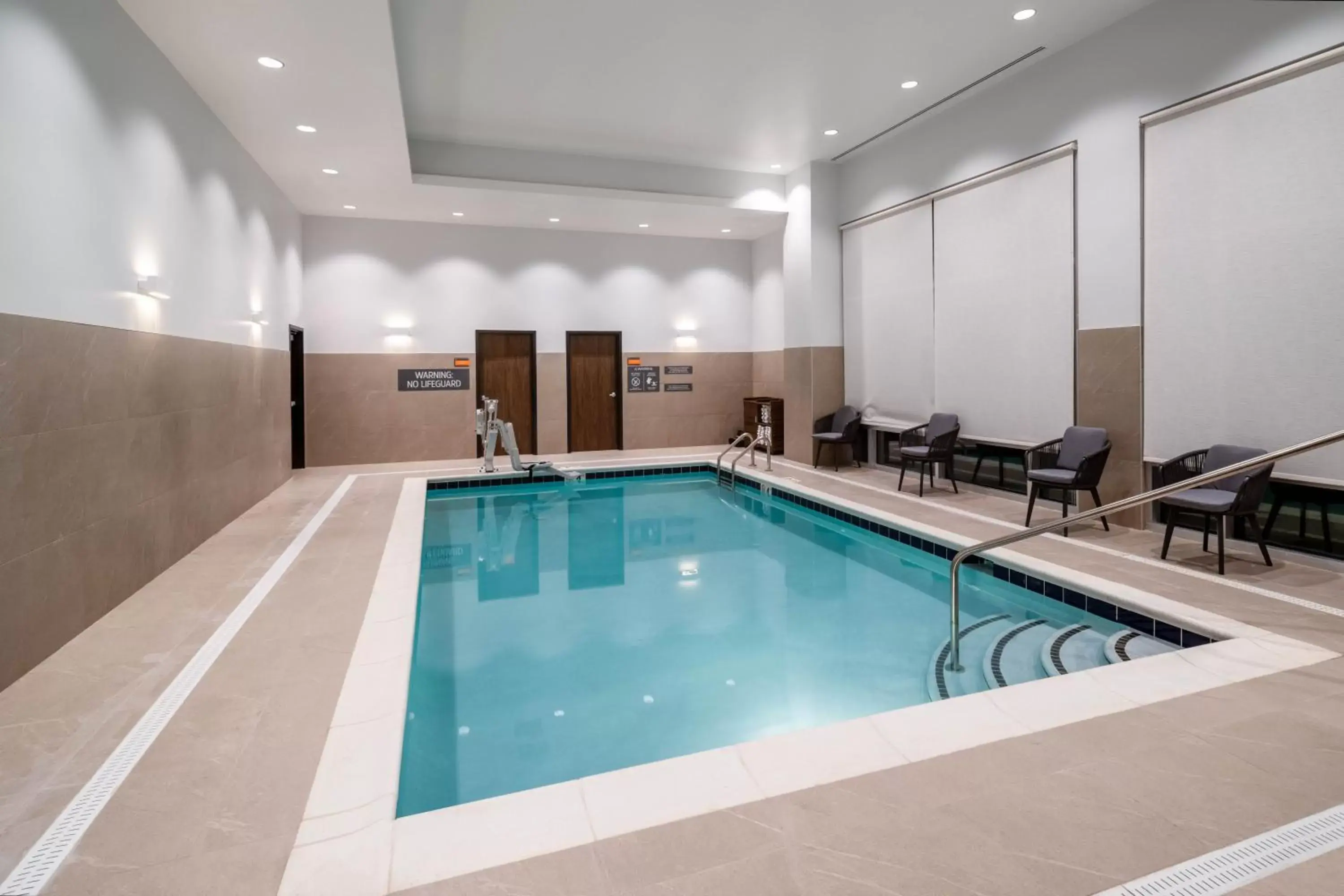 Swimming Pool in La Quinta Inn & Suites by Wyndham Nashville Downtown Stadium