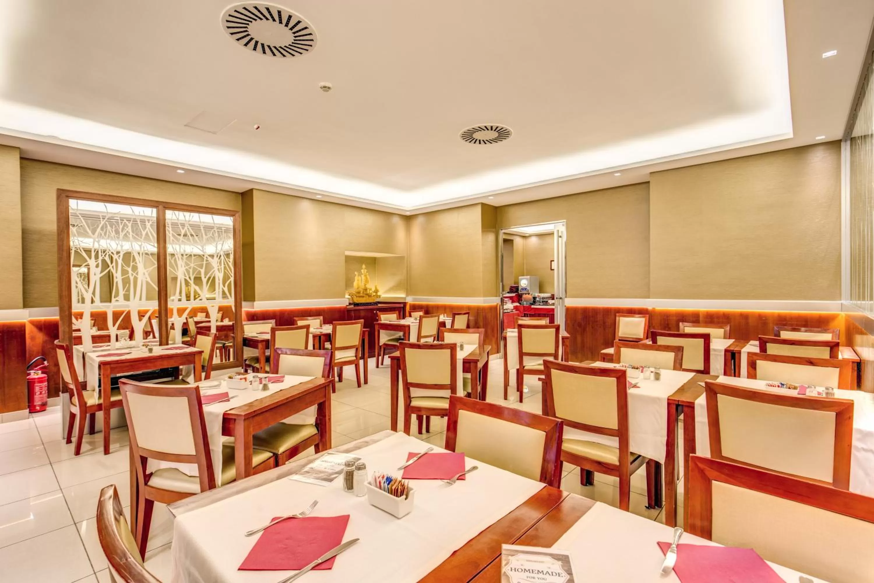 Restaurant/places to eat in Augusta Lucilla Palace