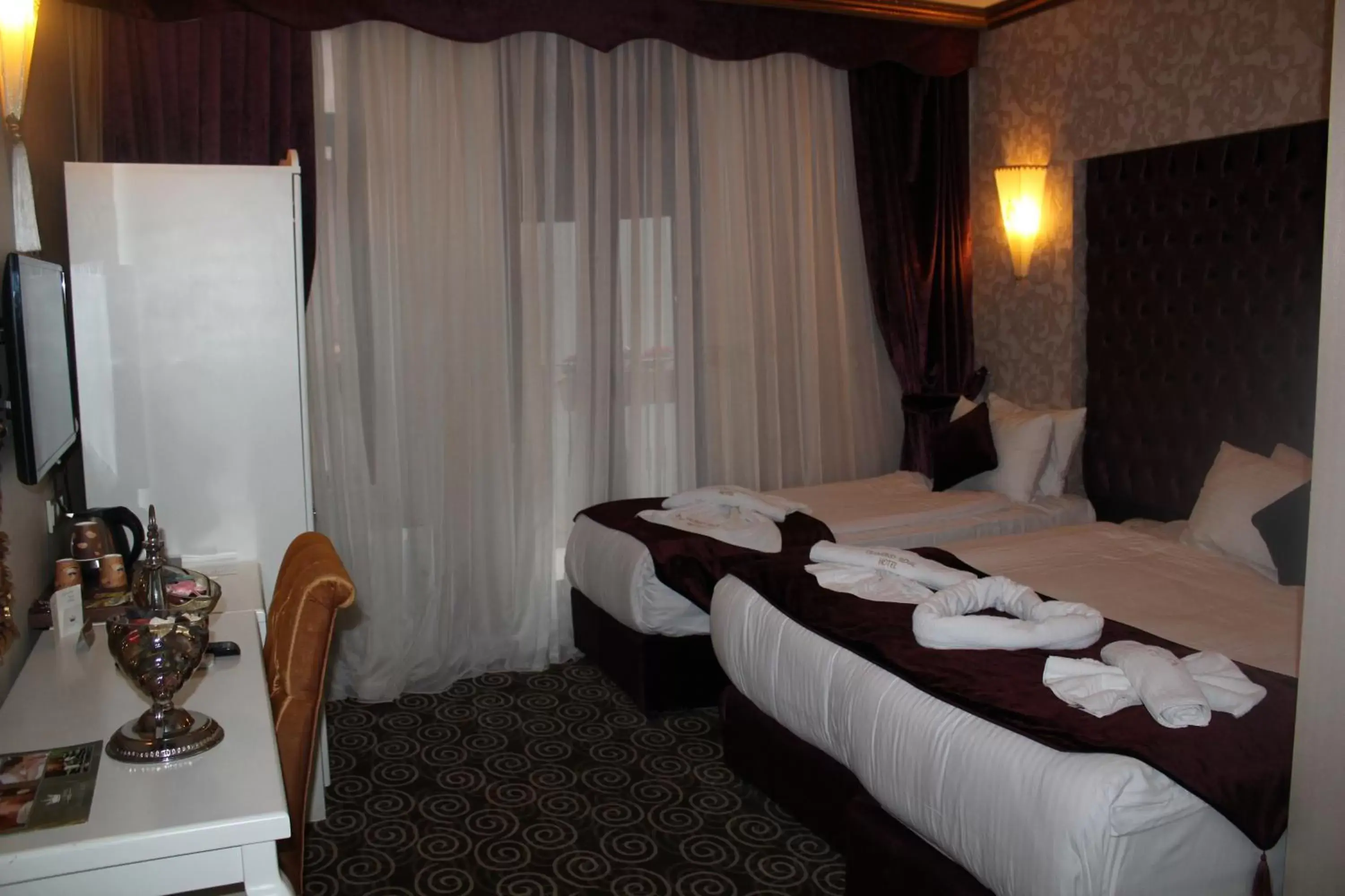 Photo of the whole room, Bed in Diamond Royal Hotel
