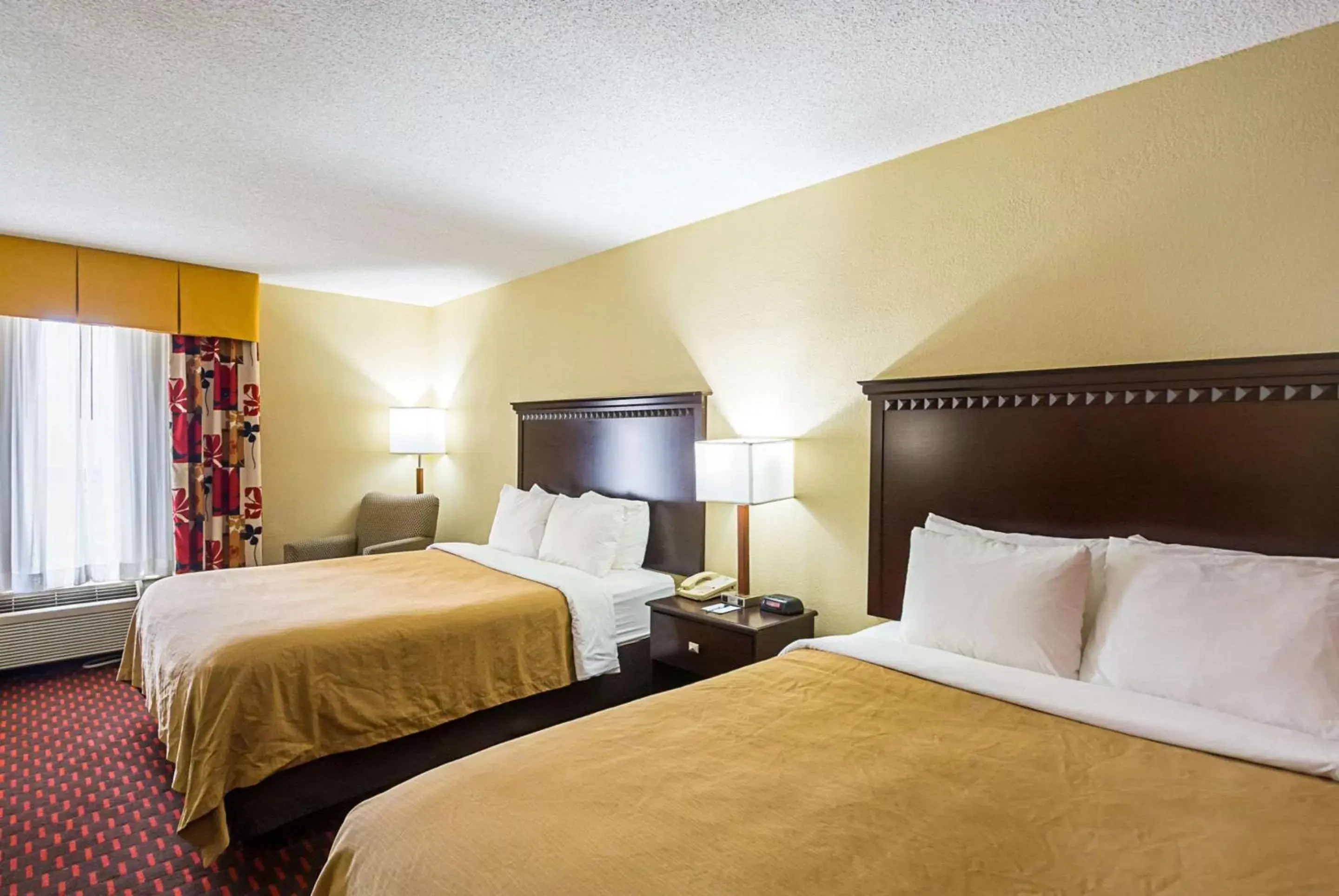 Photo of the whole room, Bed in Quality Inn & Suites Hagerstown