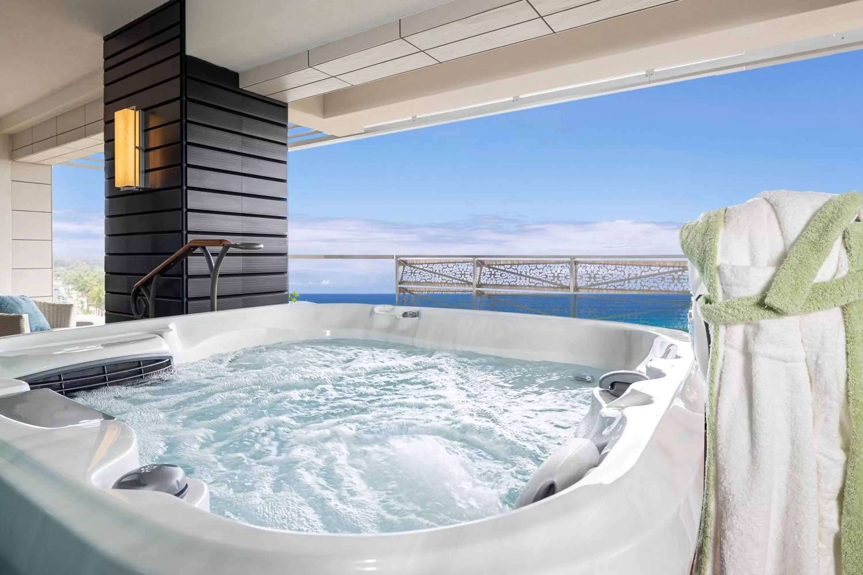 Hot Tub in ESPACIO THE JEWEL OF WAIKIKI