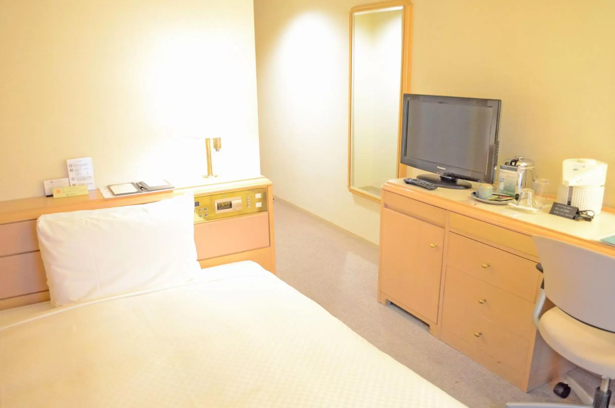 Photo of the whole room, TV/Entertainment Center in Utsunomiya Tobu Hotel Grande