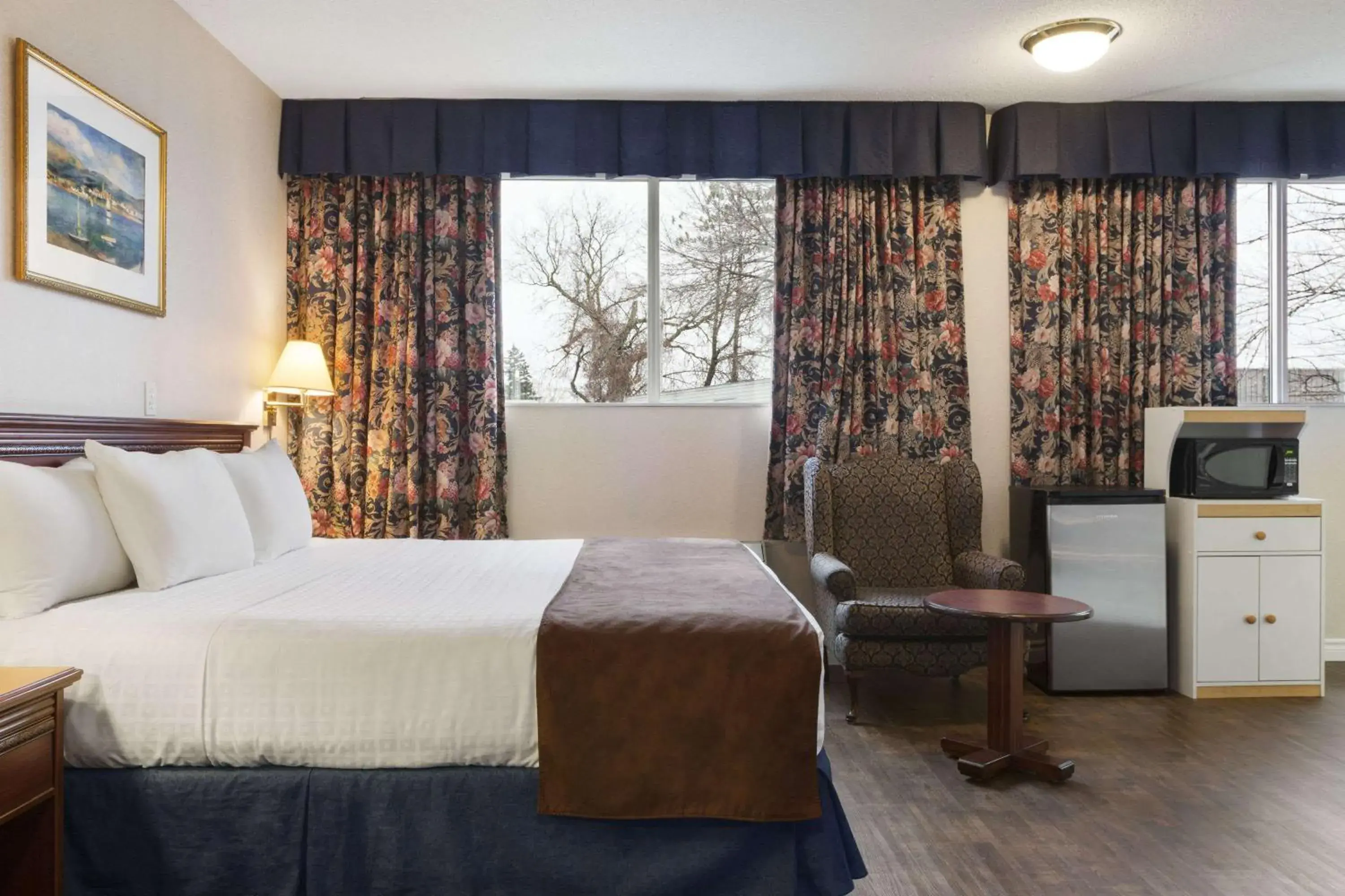 Photo of the whole room, Bed in Days Inn by Wyndham Brockville