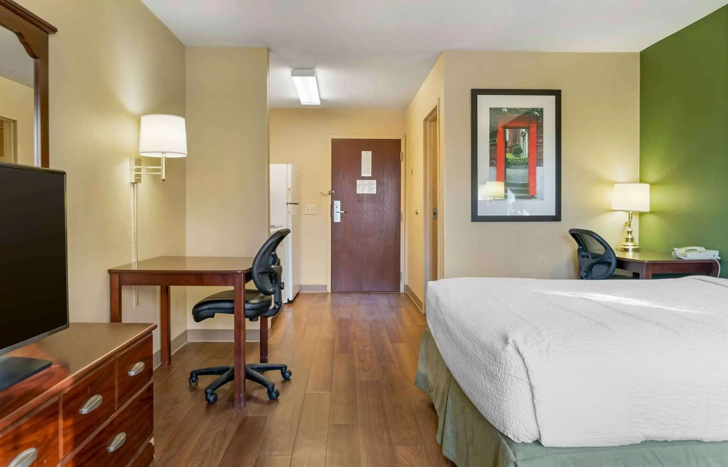 Bedroom in Extended Stay America Suites - Detroit - Farmington Hills