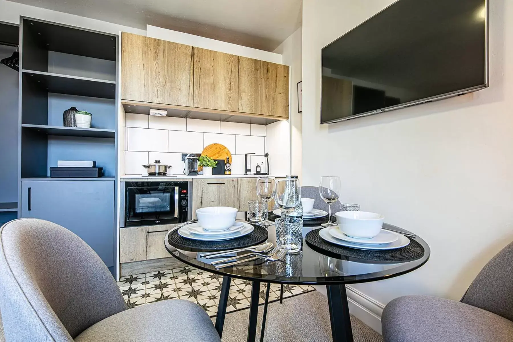 Kitchen or kitchenette, Dining Area in The Belmont - Harrogate Stays