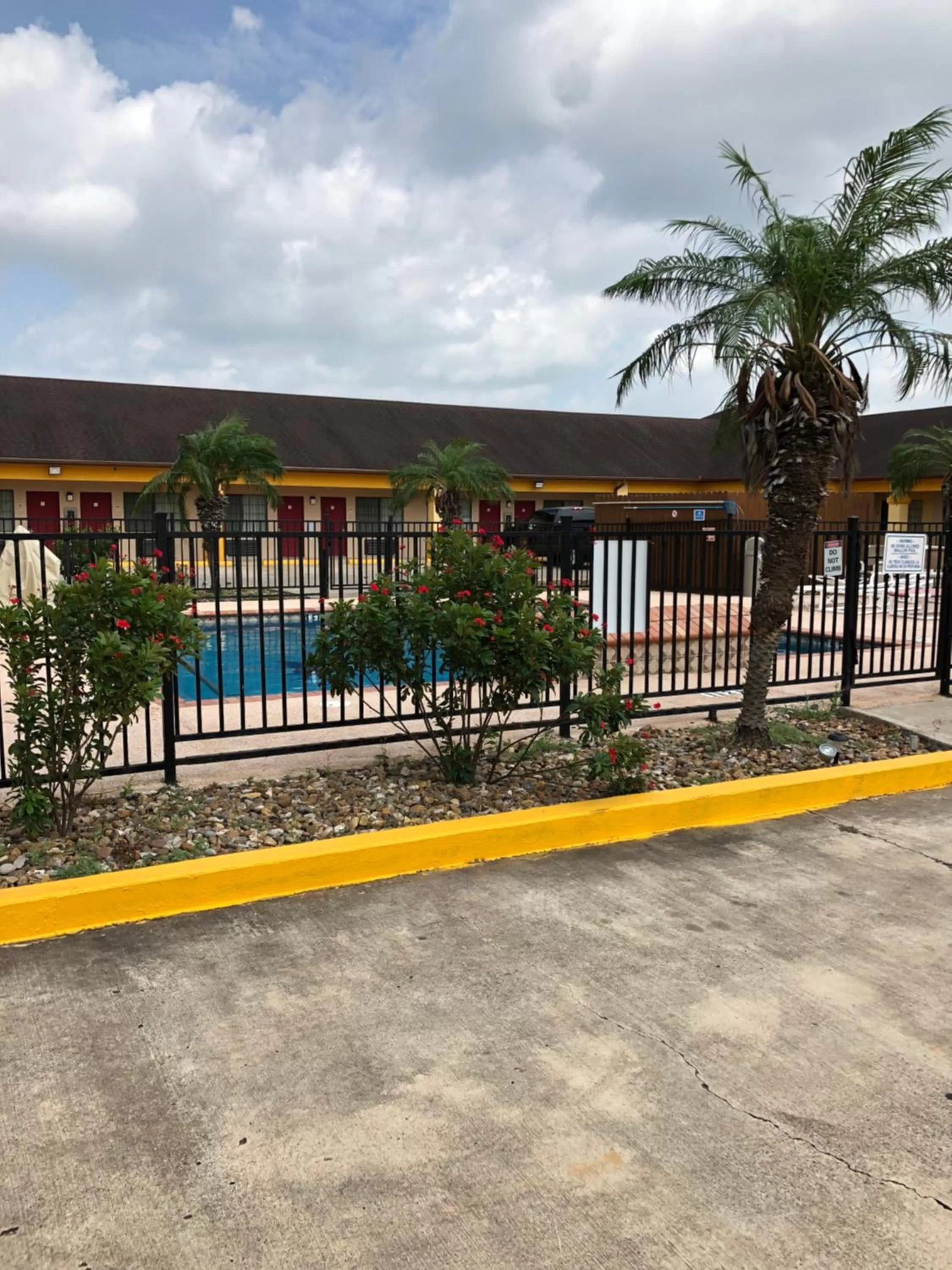Los Fresnos Inn and Suites