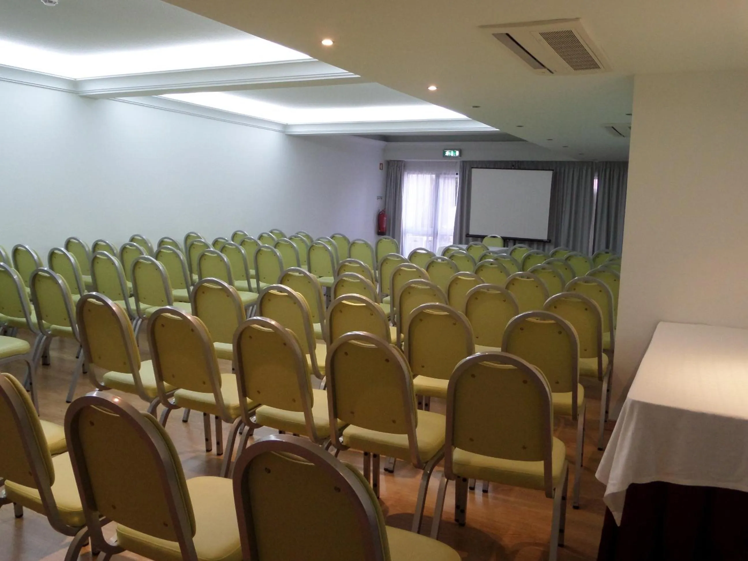 Business facilities in Hotel Monaco