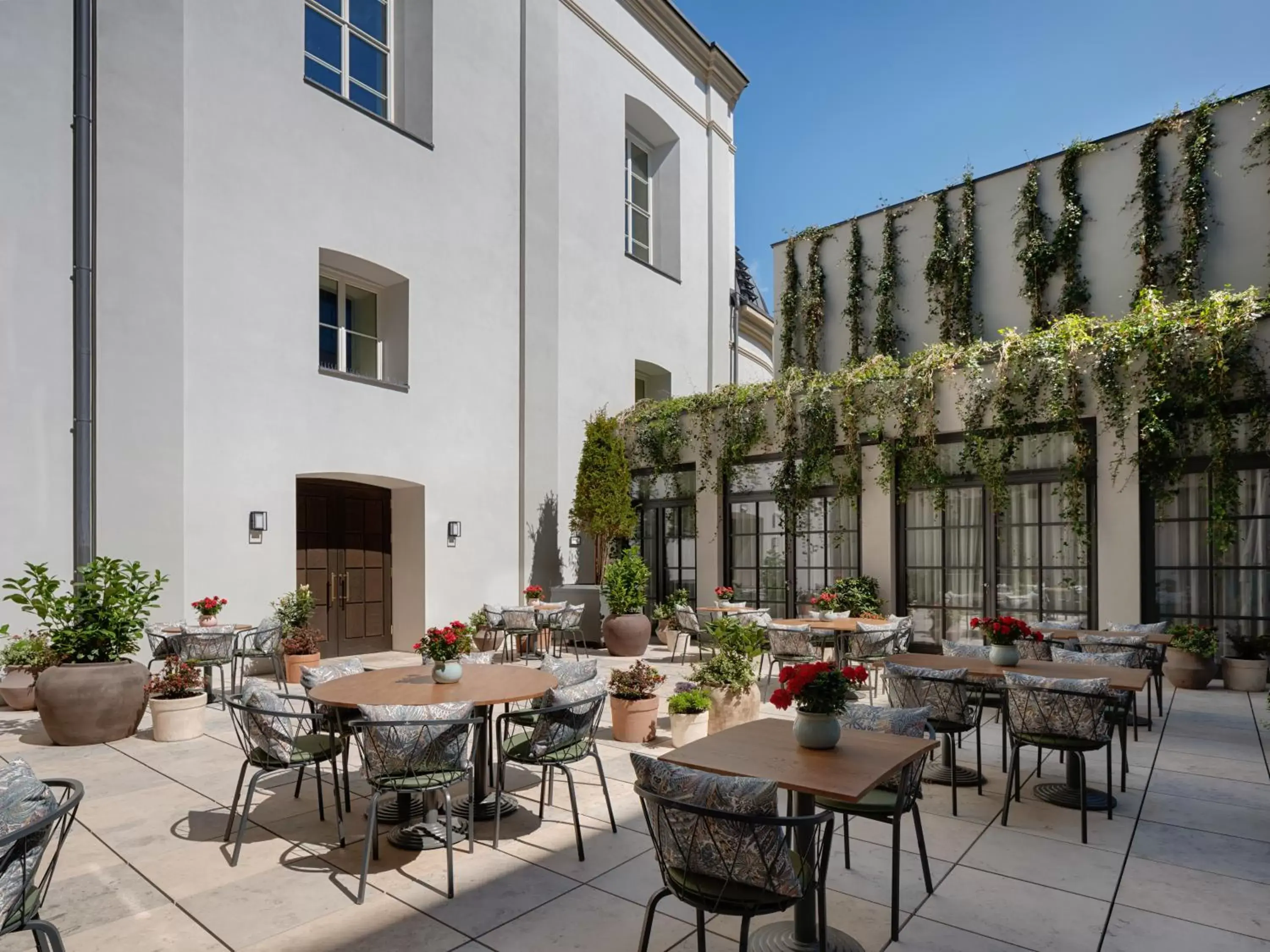 Patio, Restaurant/Places to Eat in Stradom House, Autograph Collection