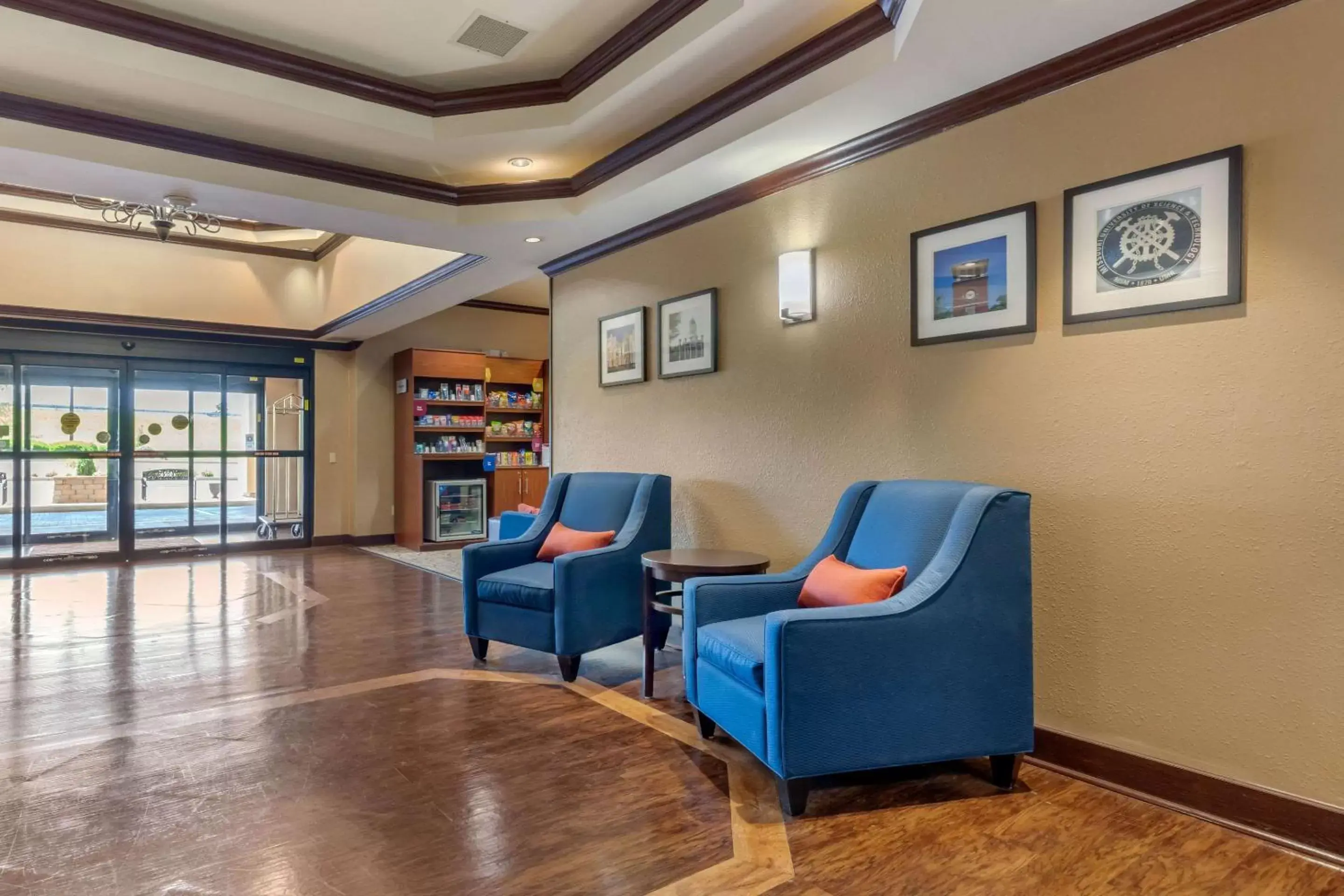 Lobby or reception, Seating Area in Comfort Suites Rolla