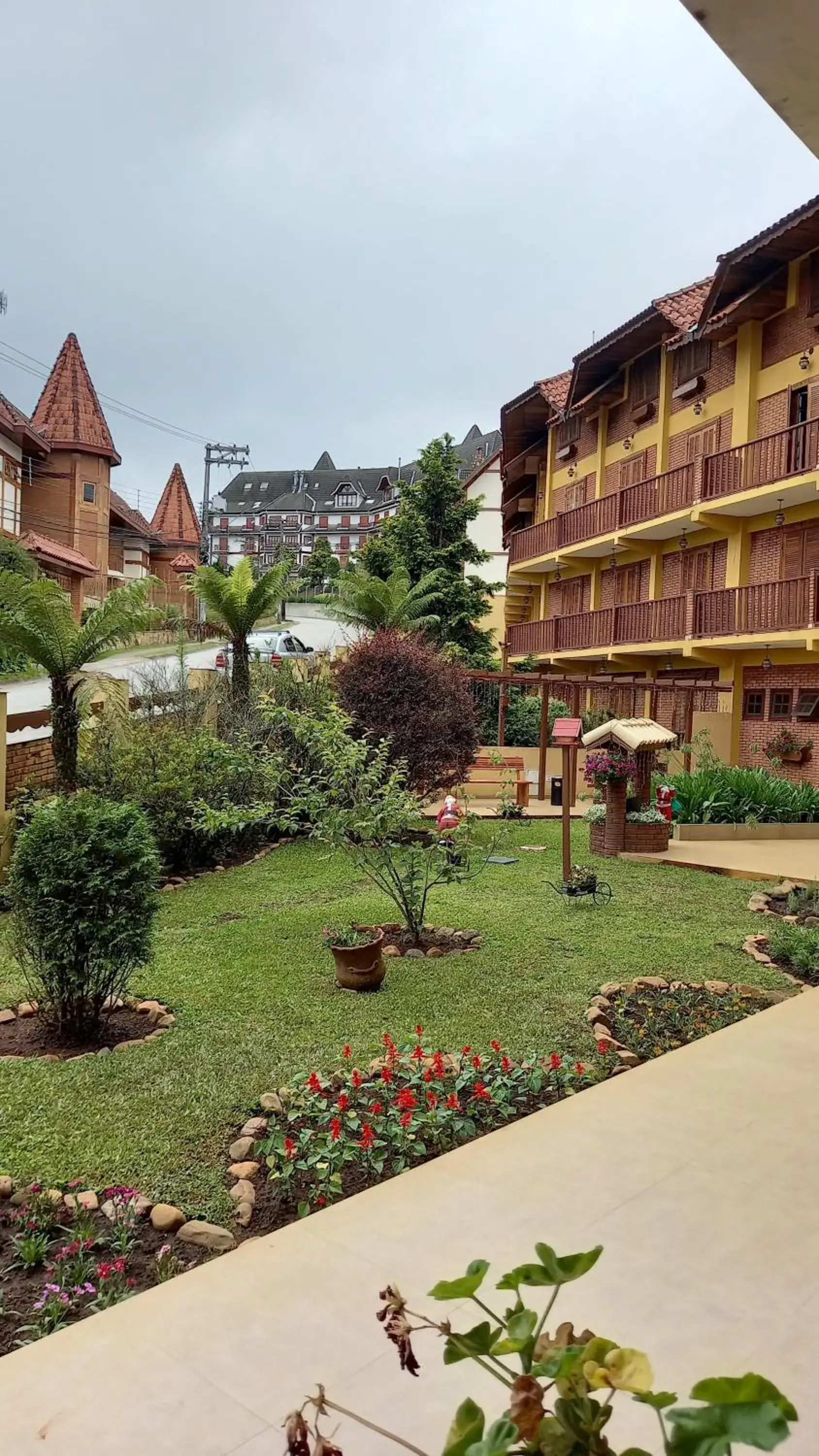 Garden view, Property Building in Hotel Garnier